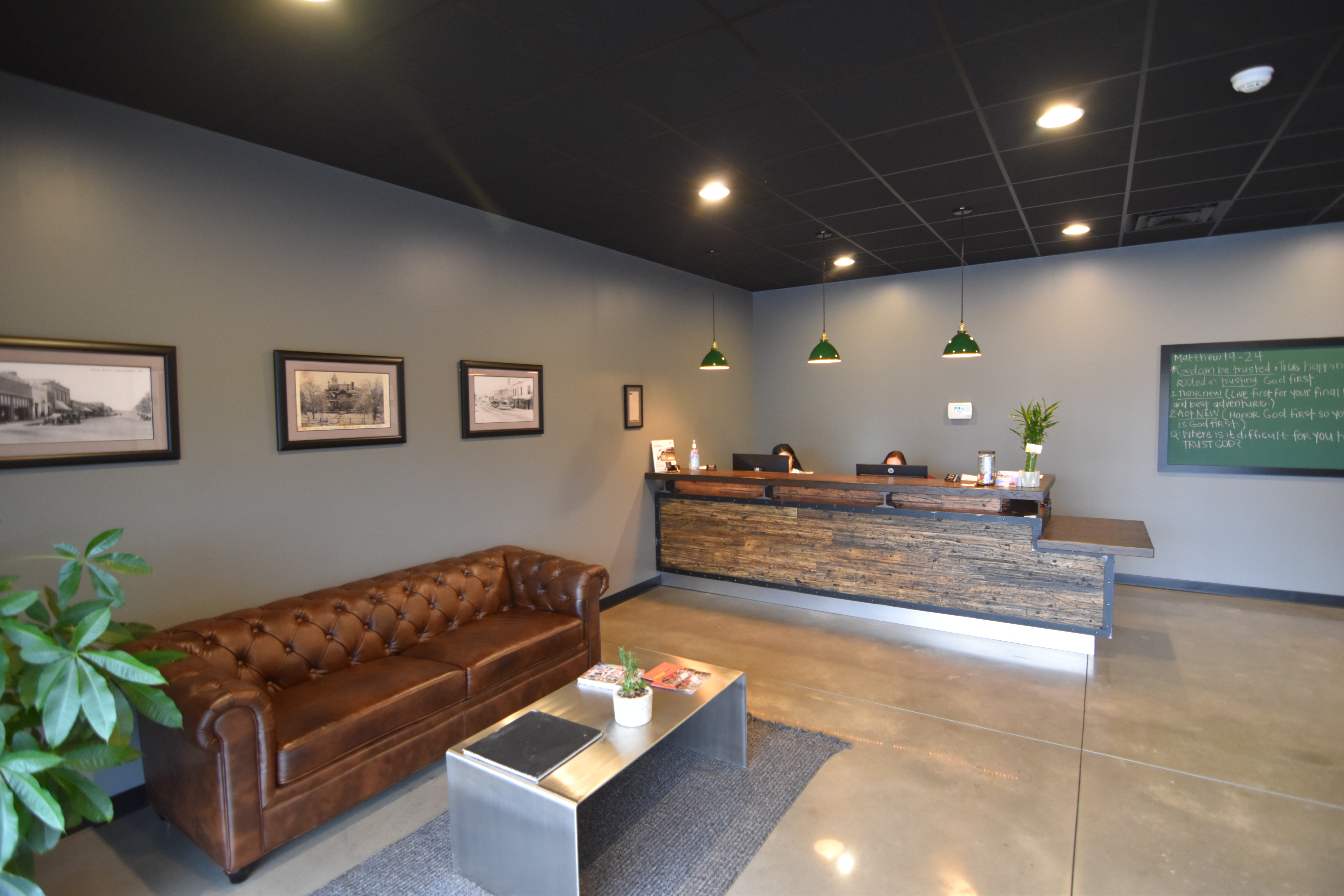 Mundy's Collision Center gallery 2