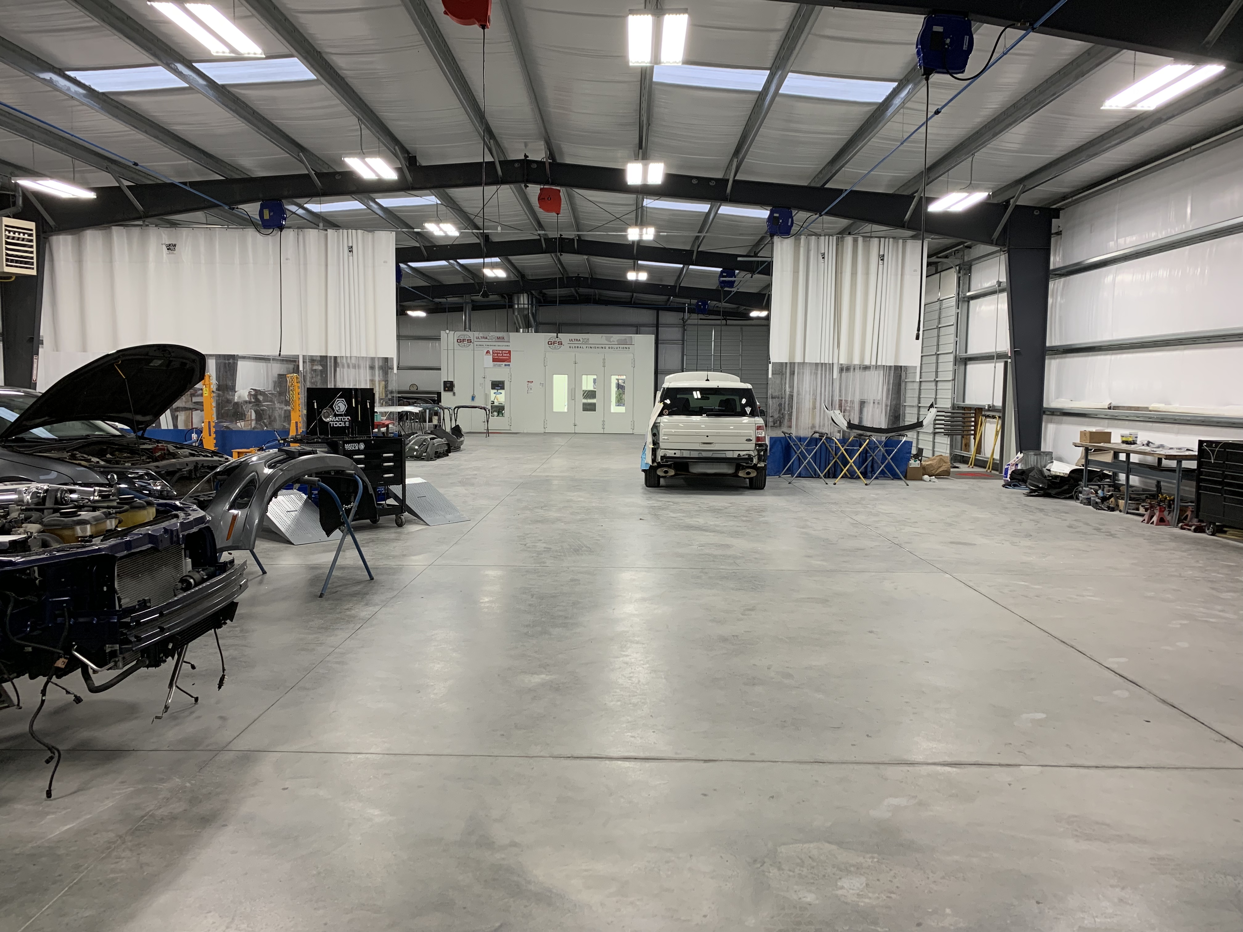 Mundy's Collision Center gallery 3