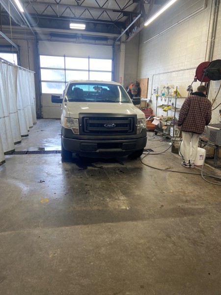 DeFOUW Collision Center gallery 4