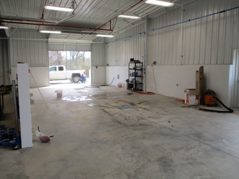 Barnett's Body Shop - Gluckstadt gallery 2