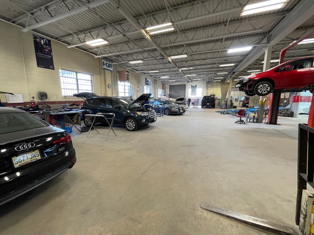 K & H Automotive Collision Center gallery 3