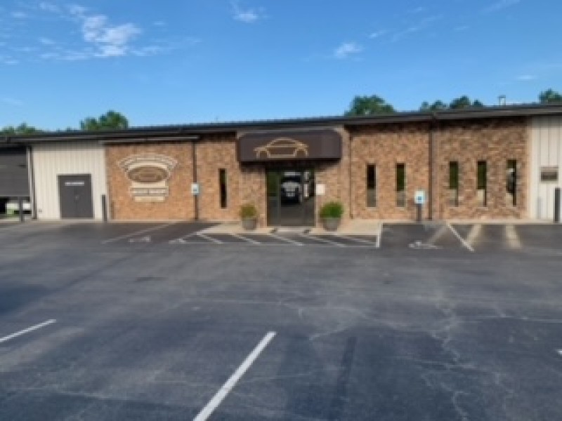 Larry Walker and Sons Body Shop gallery 1