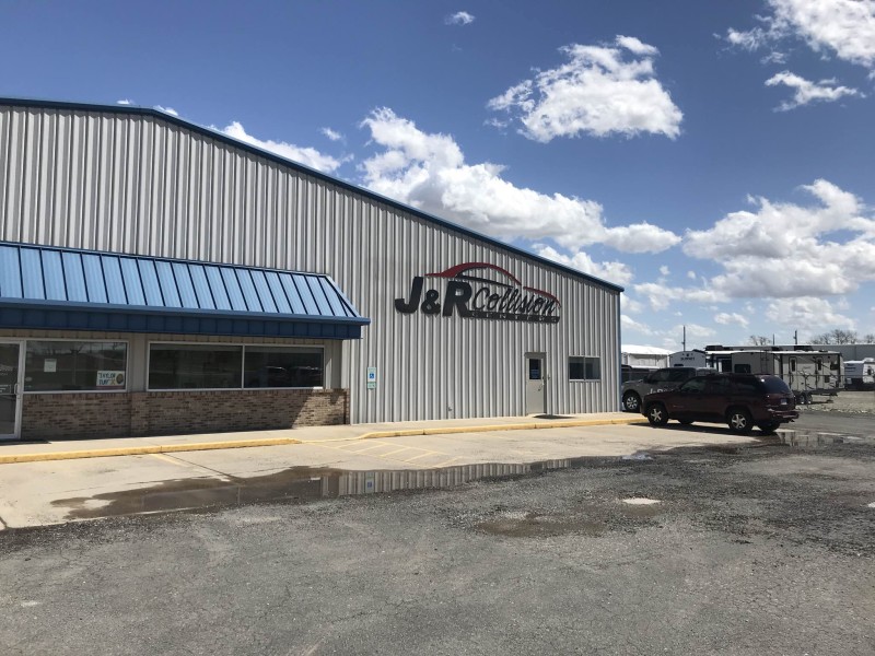 J&R Collision Center gallery 1