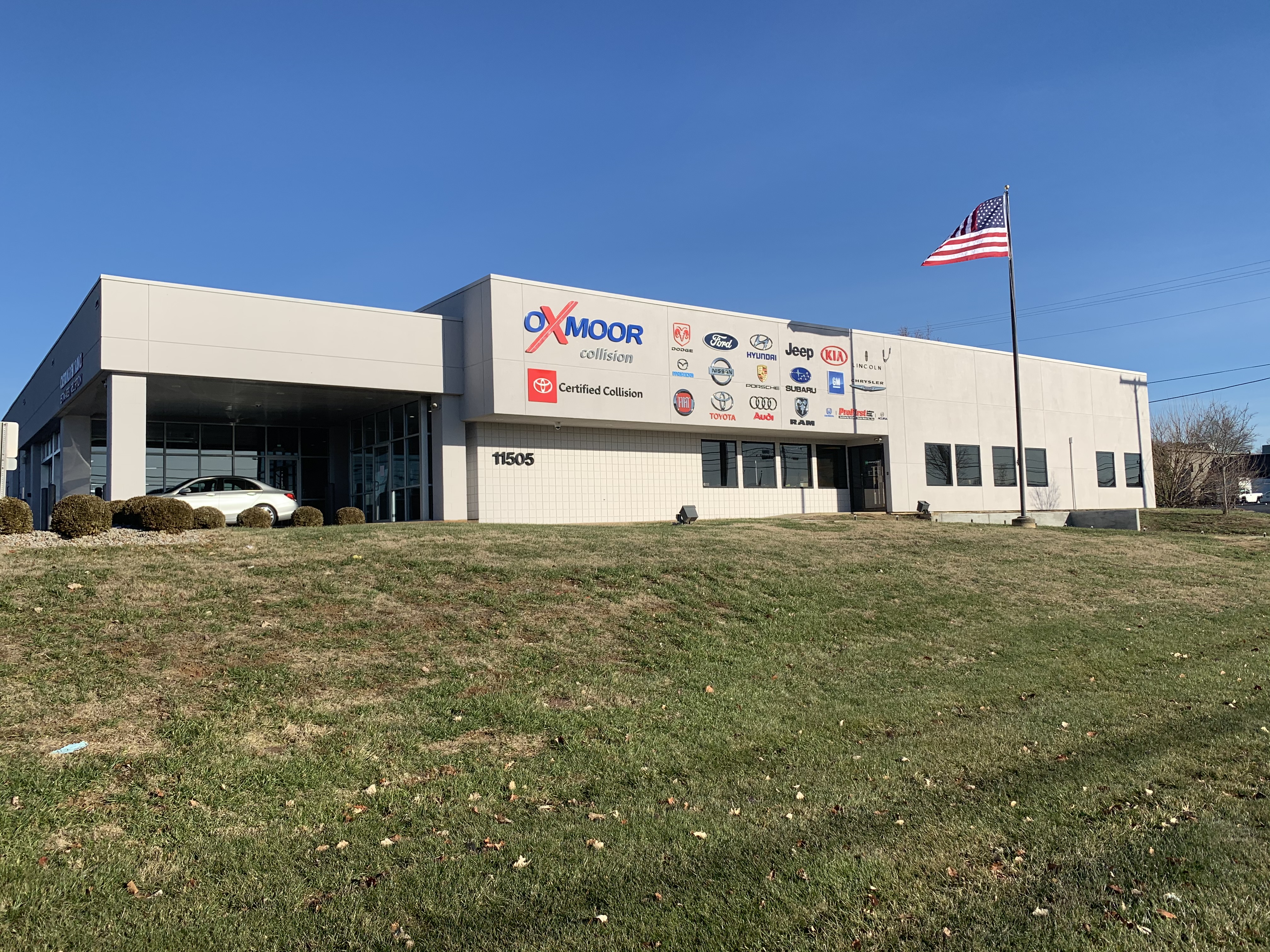 Oxmoor Collision Center gallery 1