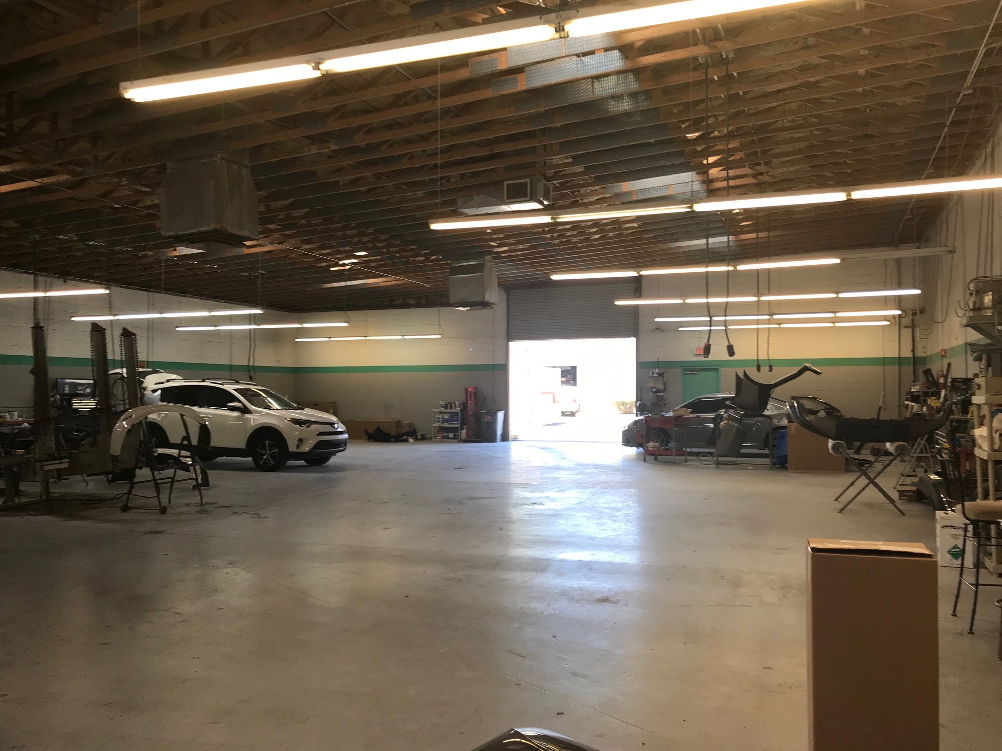 Sunn West City's Auto Body gallery 3
