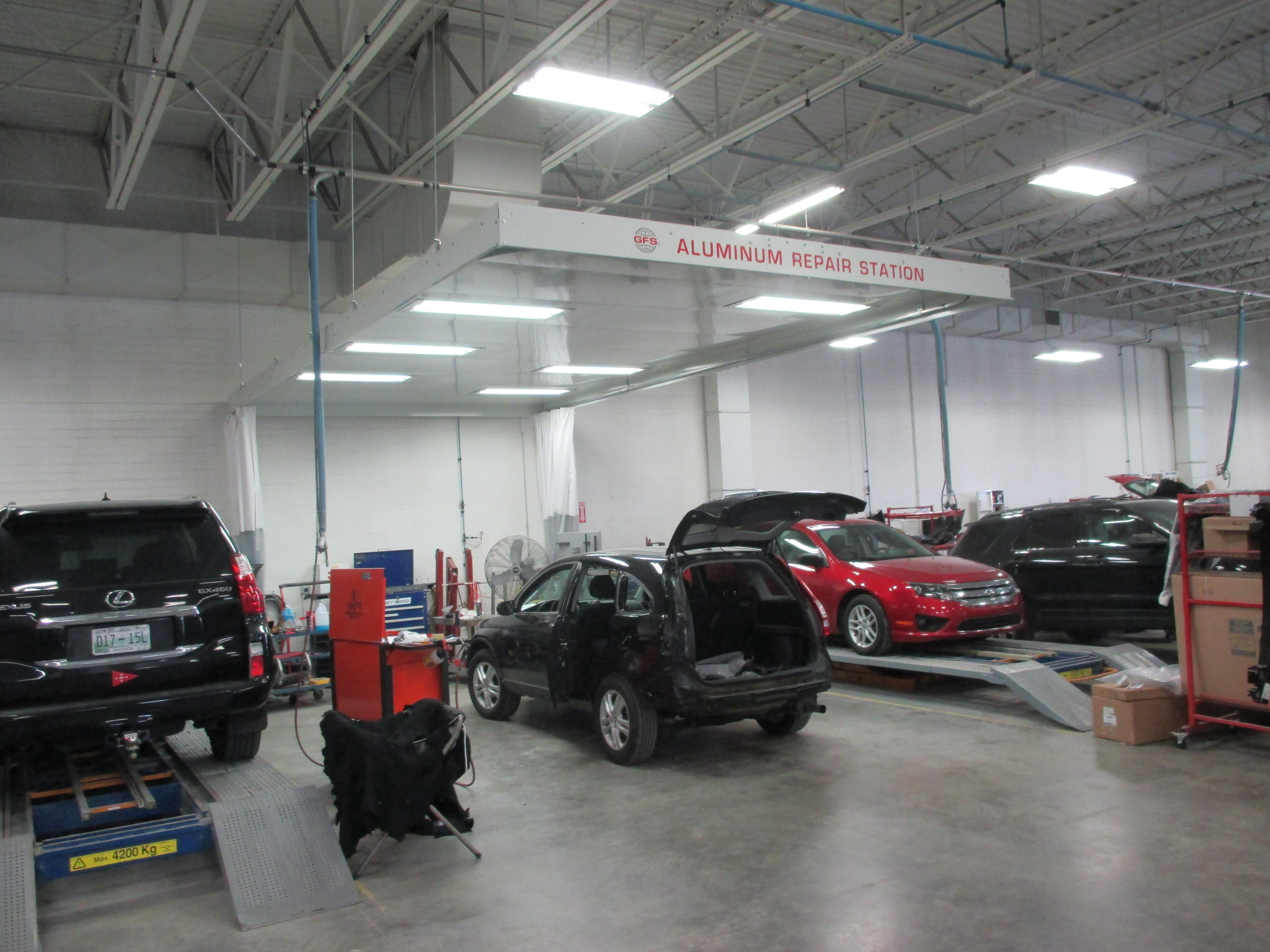 Performance Collision Center gallery 7