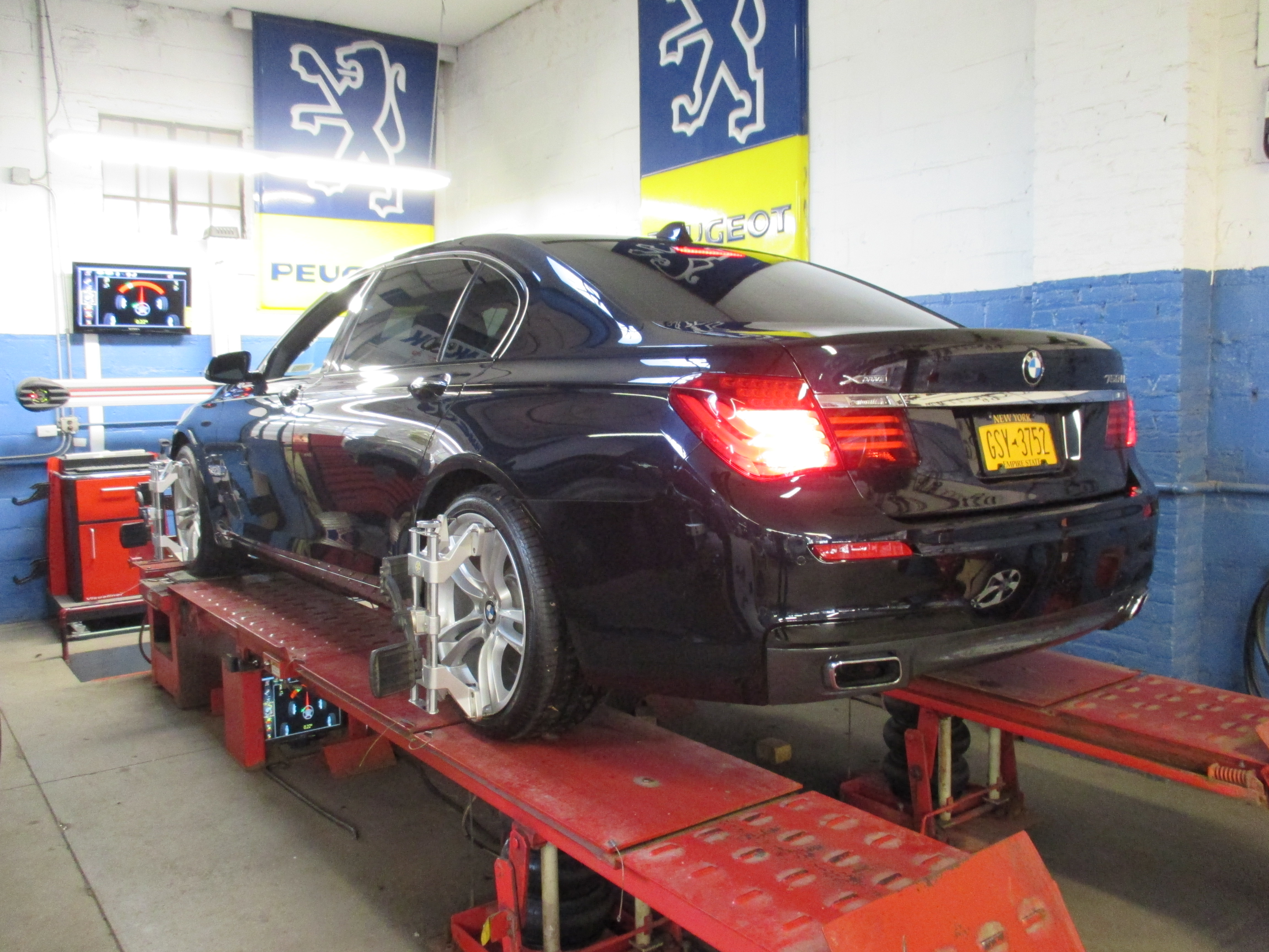 V & S Motor Service and Collision gallery 7