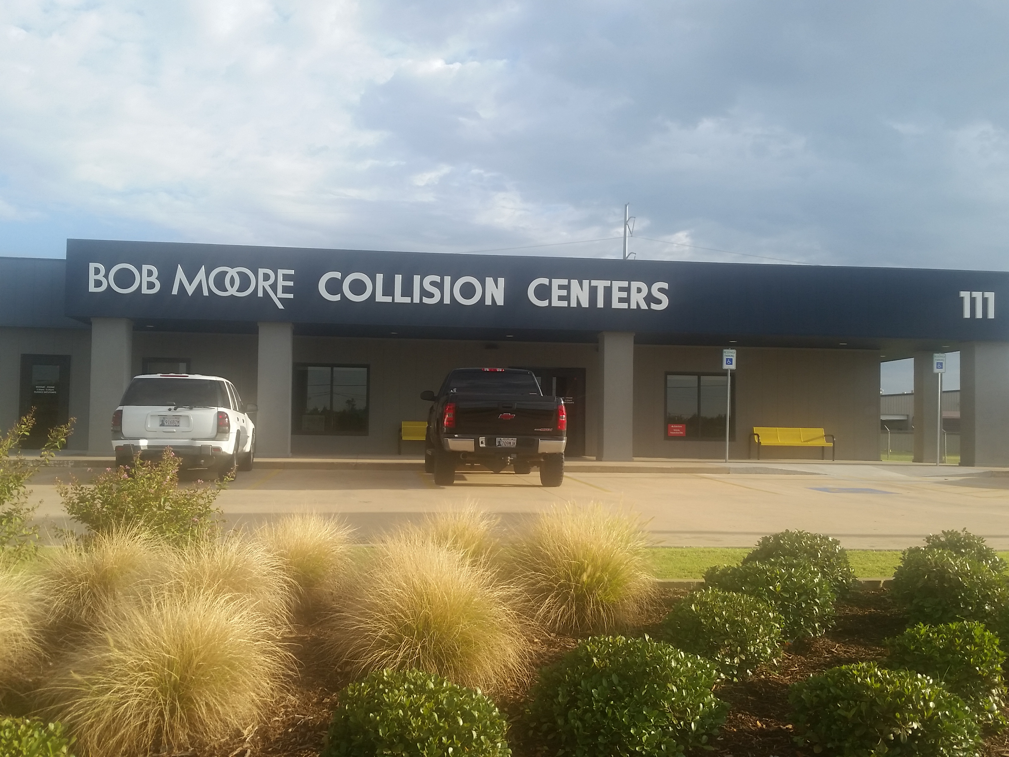 Bob Moore Collision Center North gallery 1