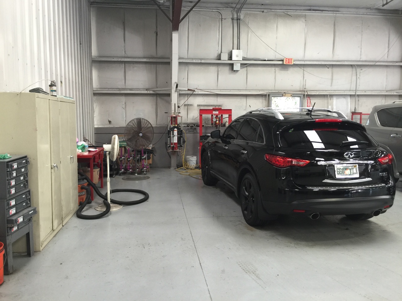 Infiniti of Coconut Creek Collision Center gallery 4