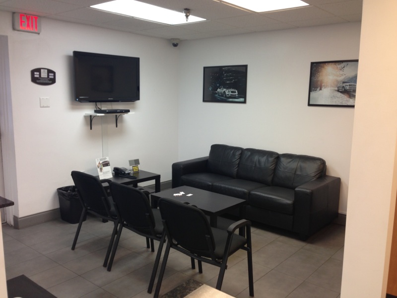 Infiniti of Coconut Creek Collision Center gallery 5
