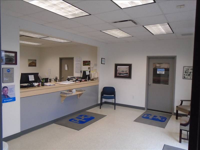 Straub Collision Center gallery 2