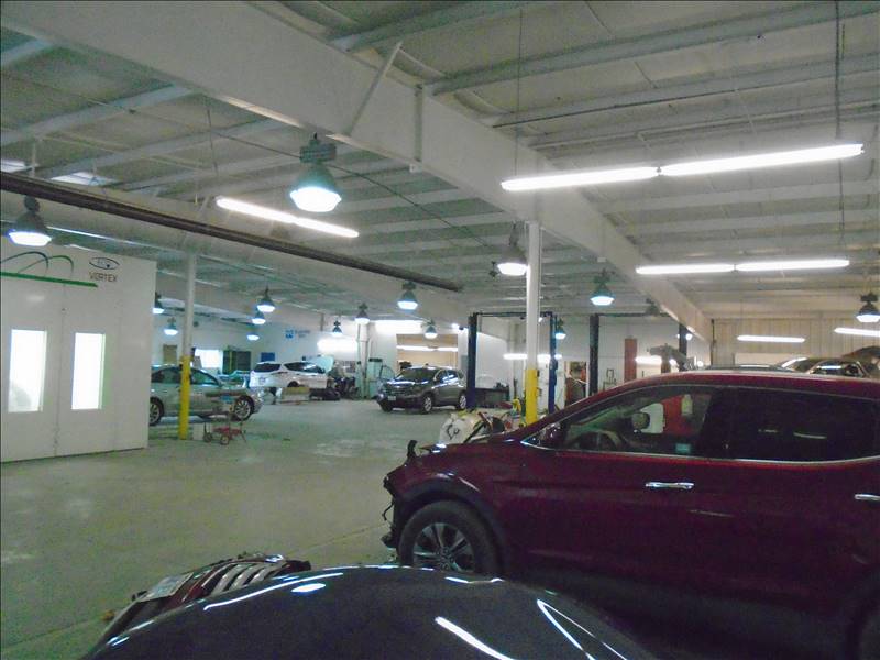 Straub Collision Center gallery 3