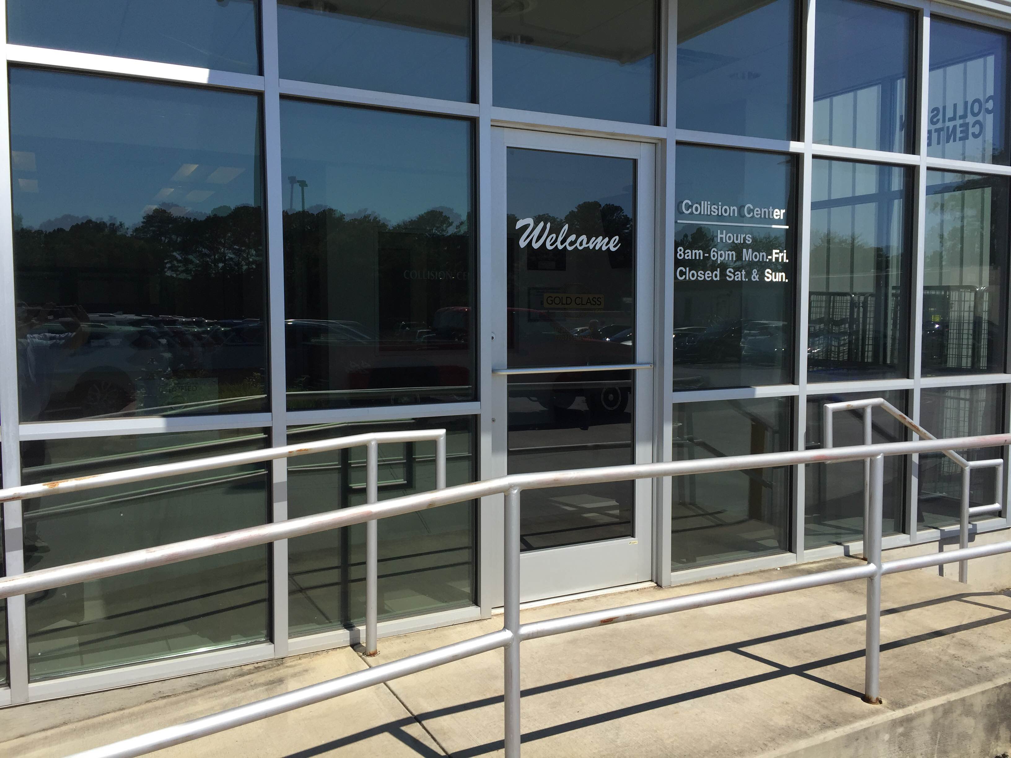 Regal Nissan Collision Center gallery 4