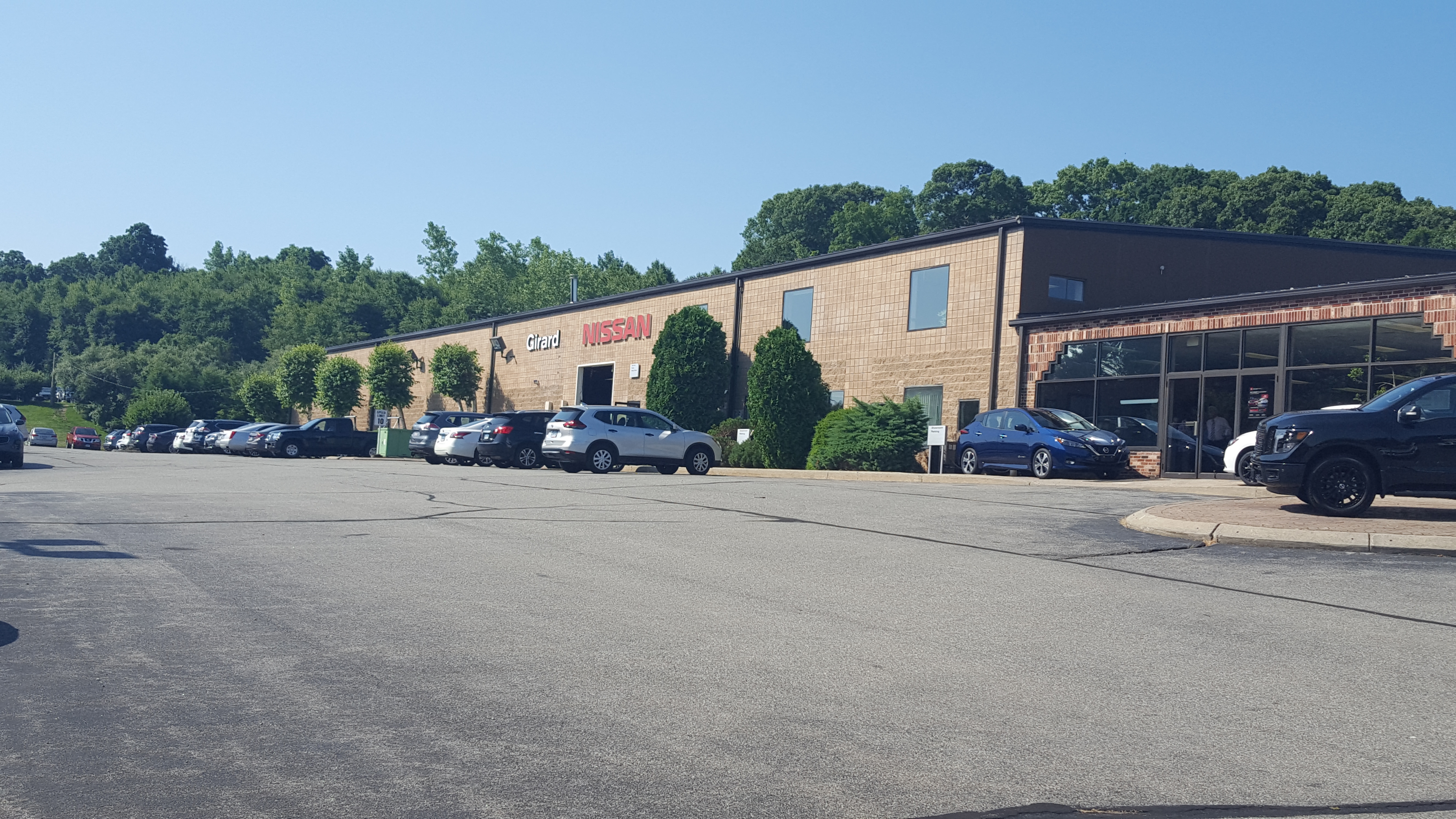 Girard Nissan Collision gallery 1