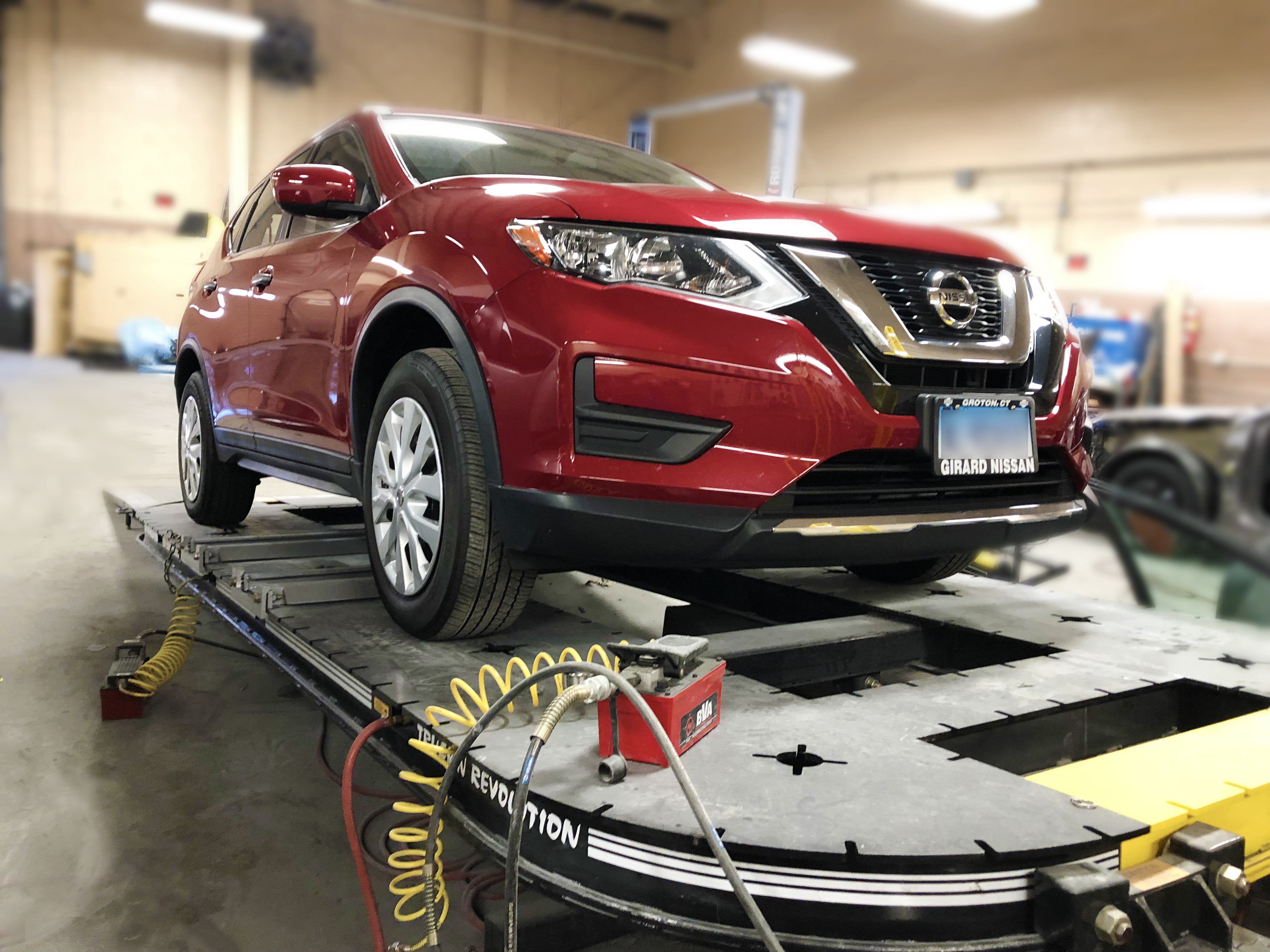Girard Nissan Collision gallery 2