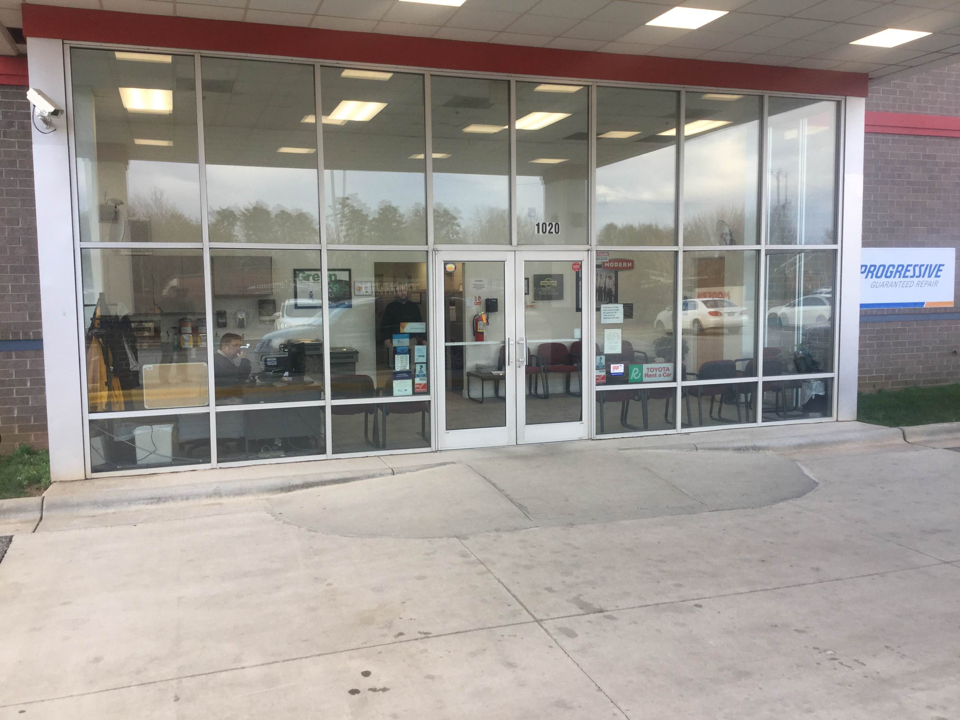 Modern Automotive Body Shop gallery 2