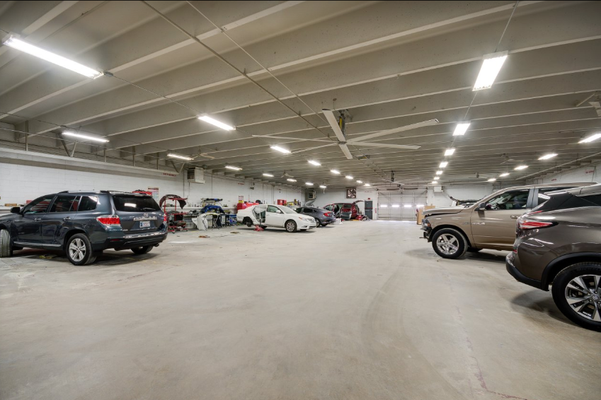 Bob Howard Collision Center gallery 4