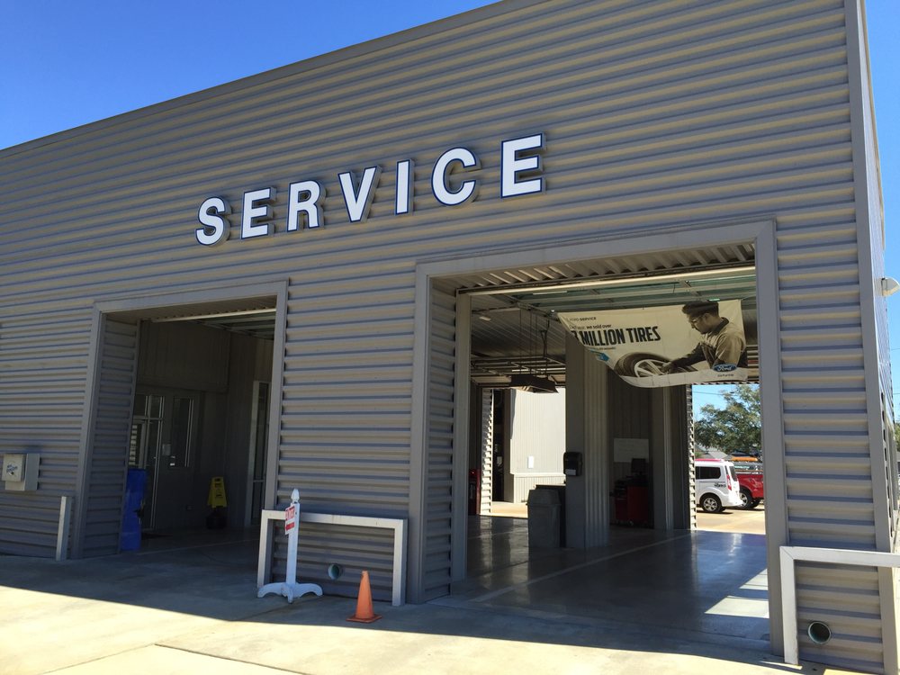 Bill Hood Collision Center gallery 2