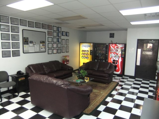 AutoNation Collision Center Addison gallery 2