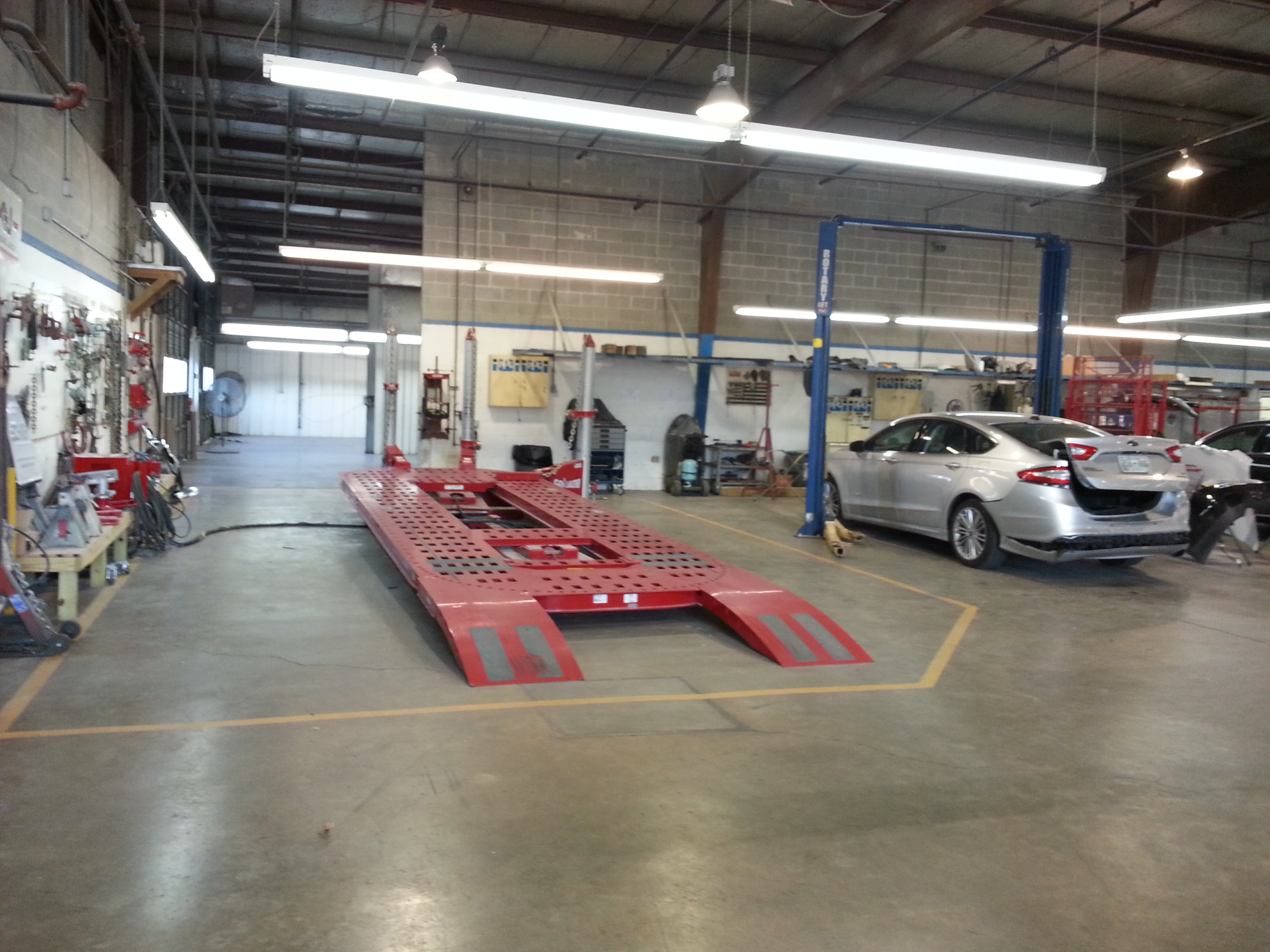 Ford Lincoln of Franklin Collision gallery 6