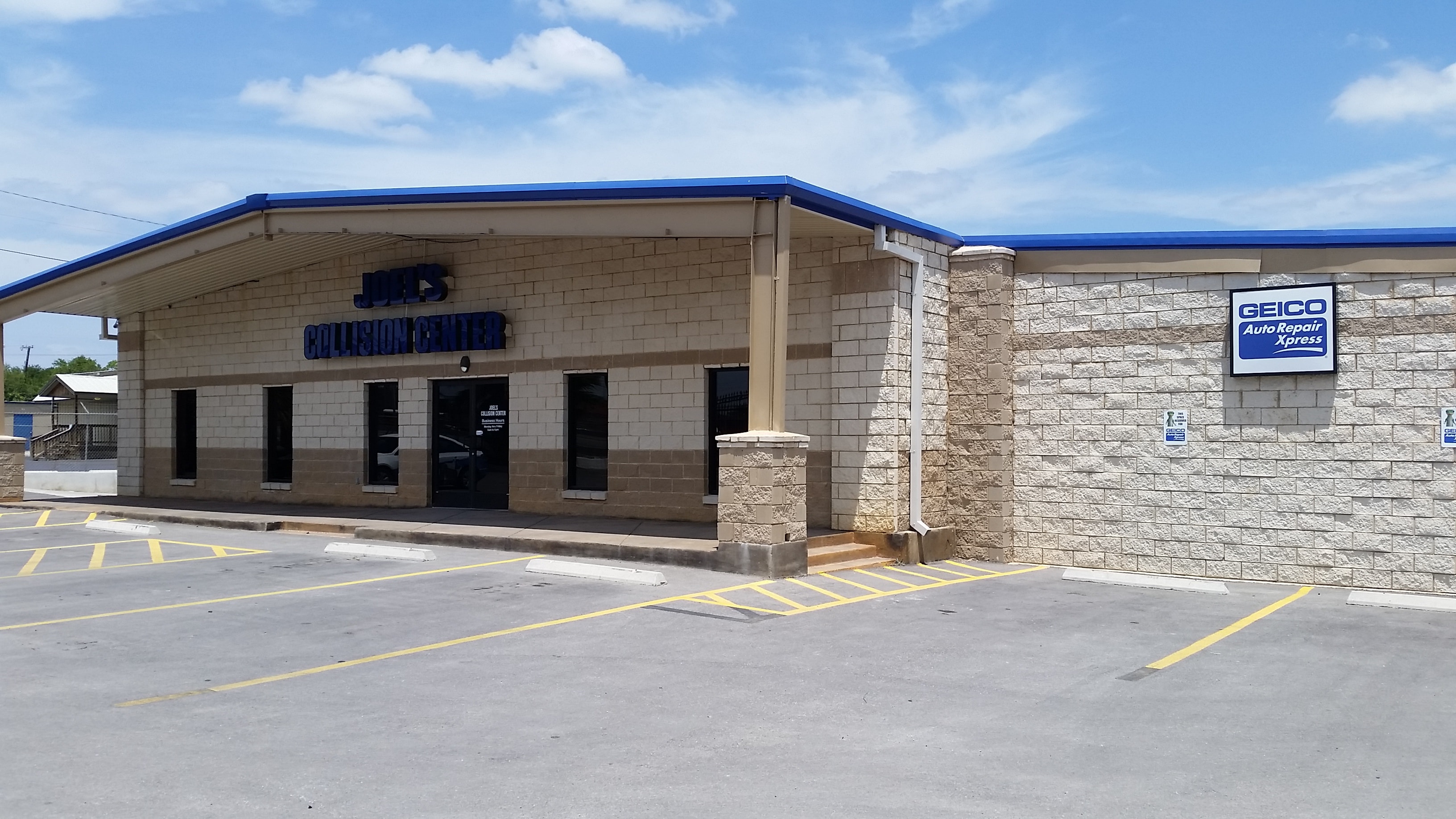 Joel's Collision Center gallery 3