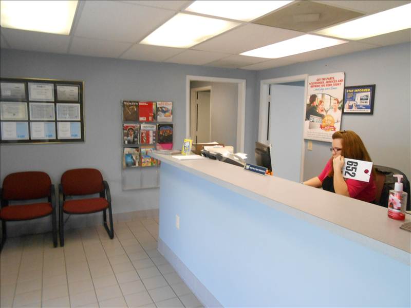 Hall Ford/Hyundai Collision Center gallery 2