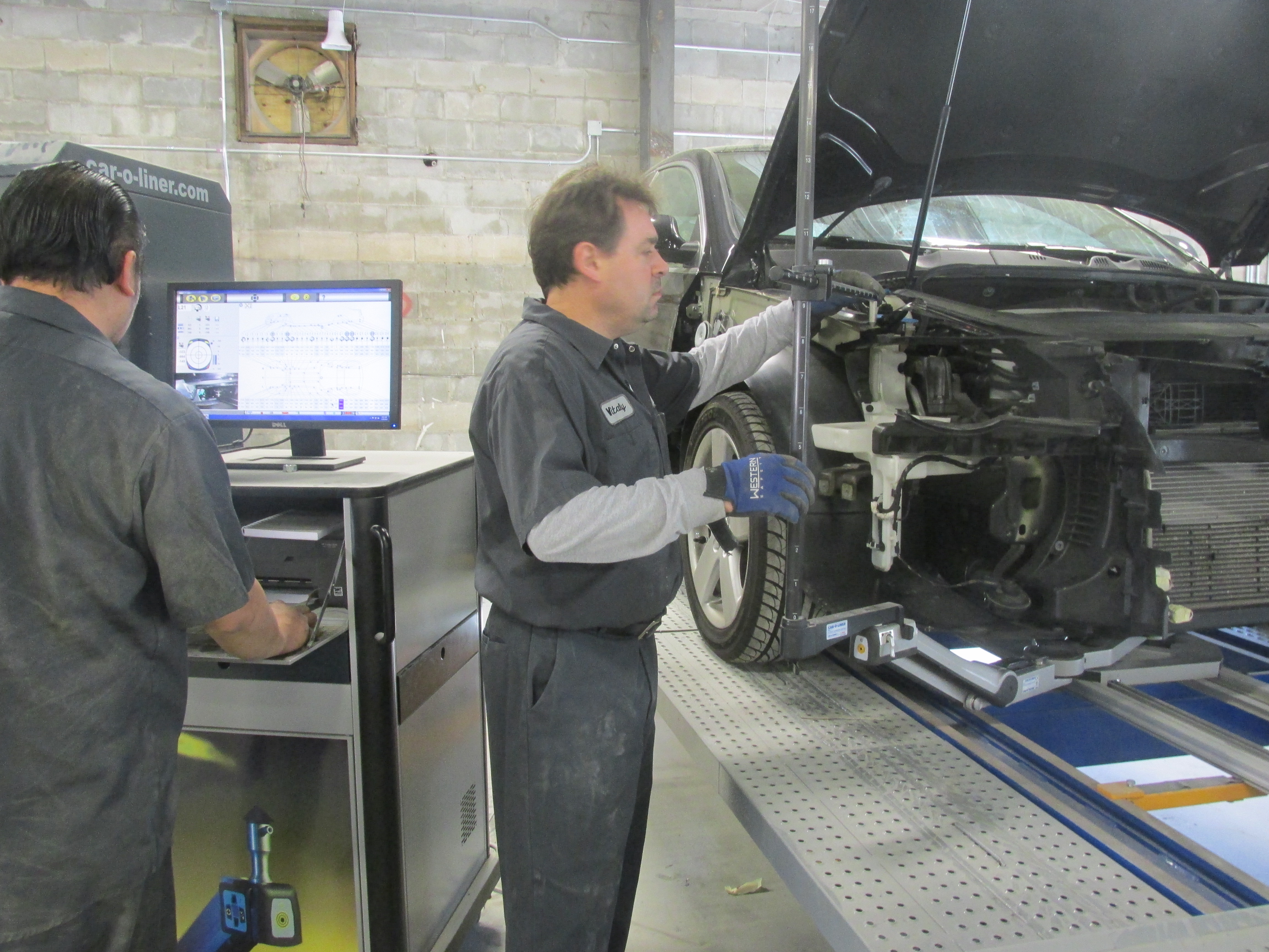 Hanania Collision Center gallery 3