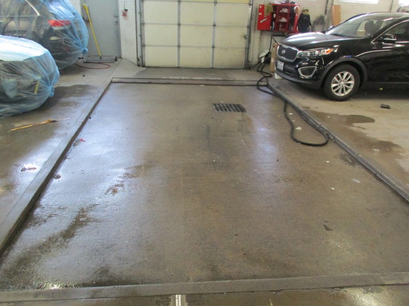 Arlington Collision Center gallery 3