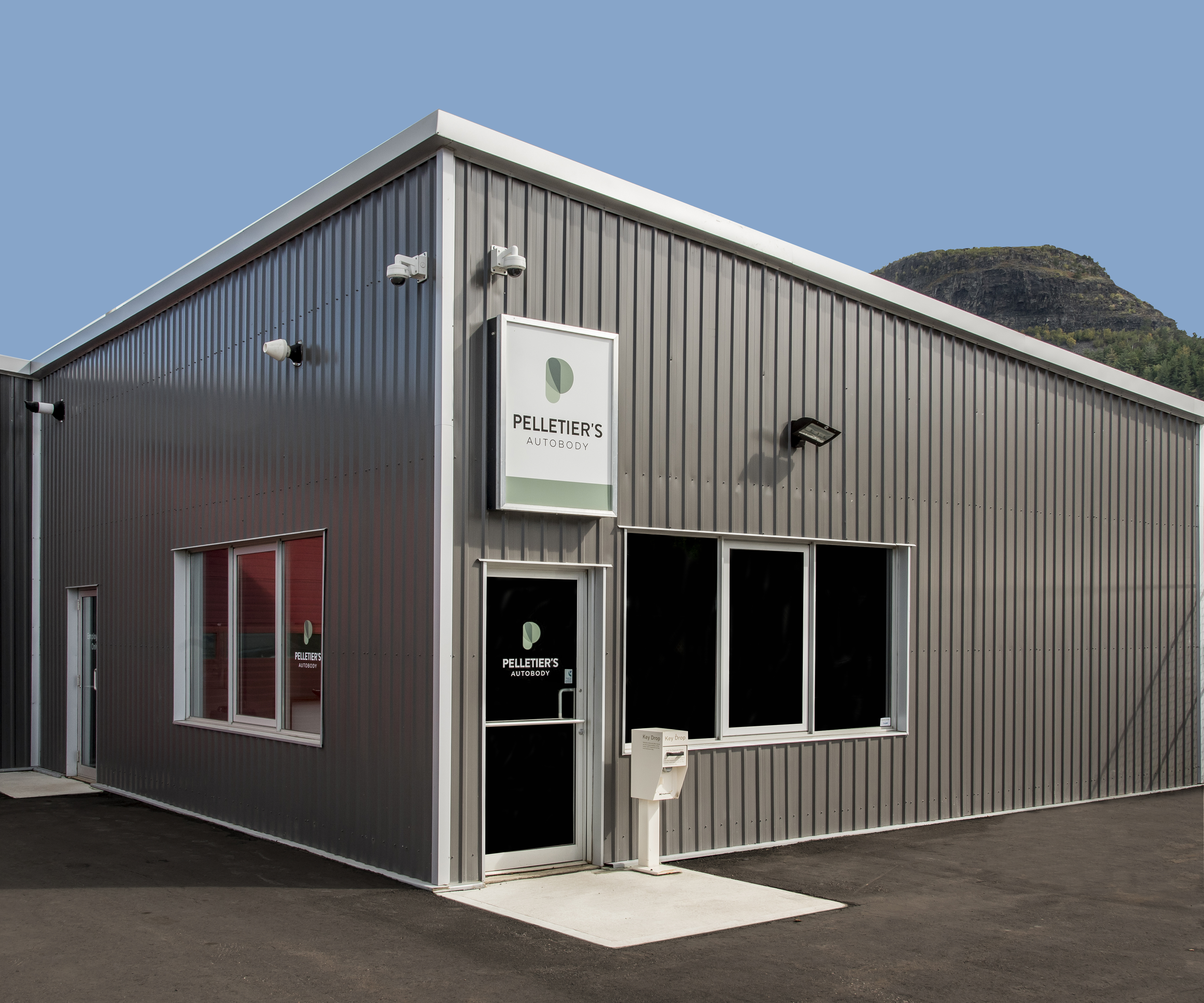 Pelletiers Auto Body gallery 1