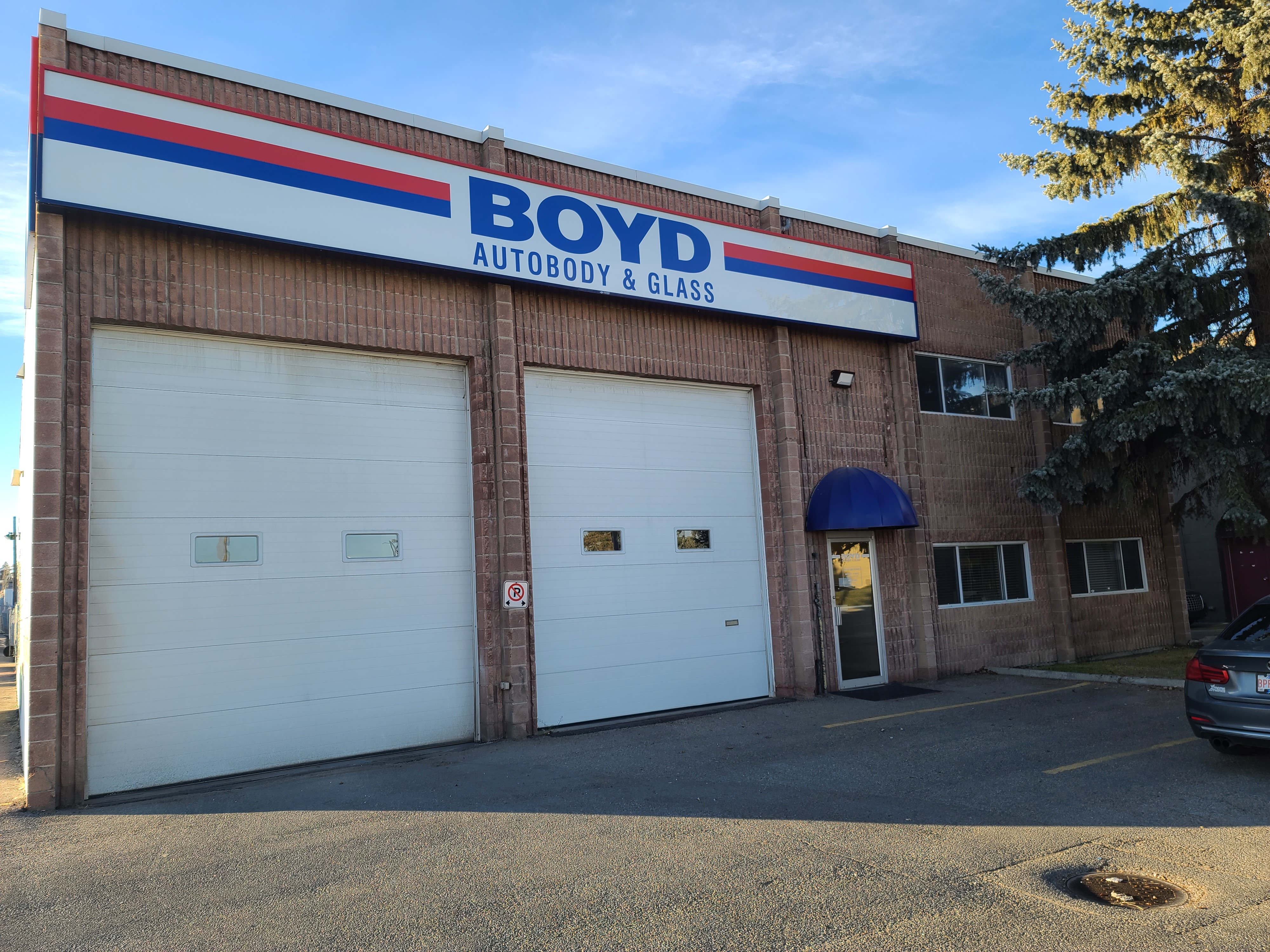 Boyd Autobody & Glass - Calgary / Edmonton Trail gallery 1