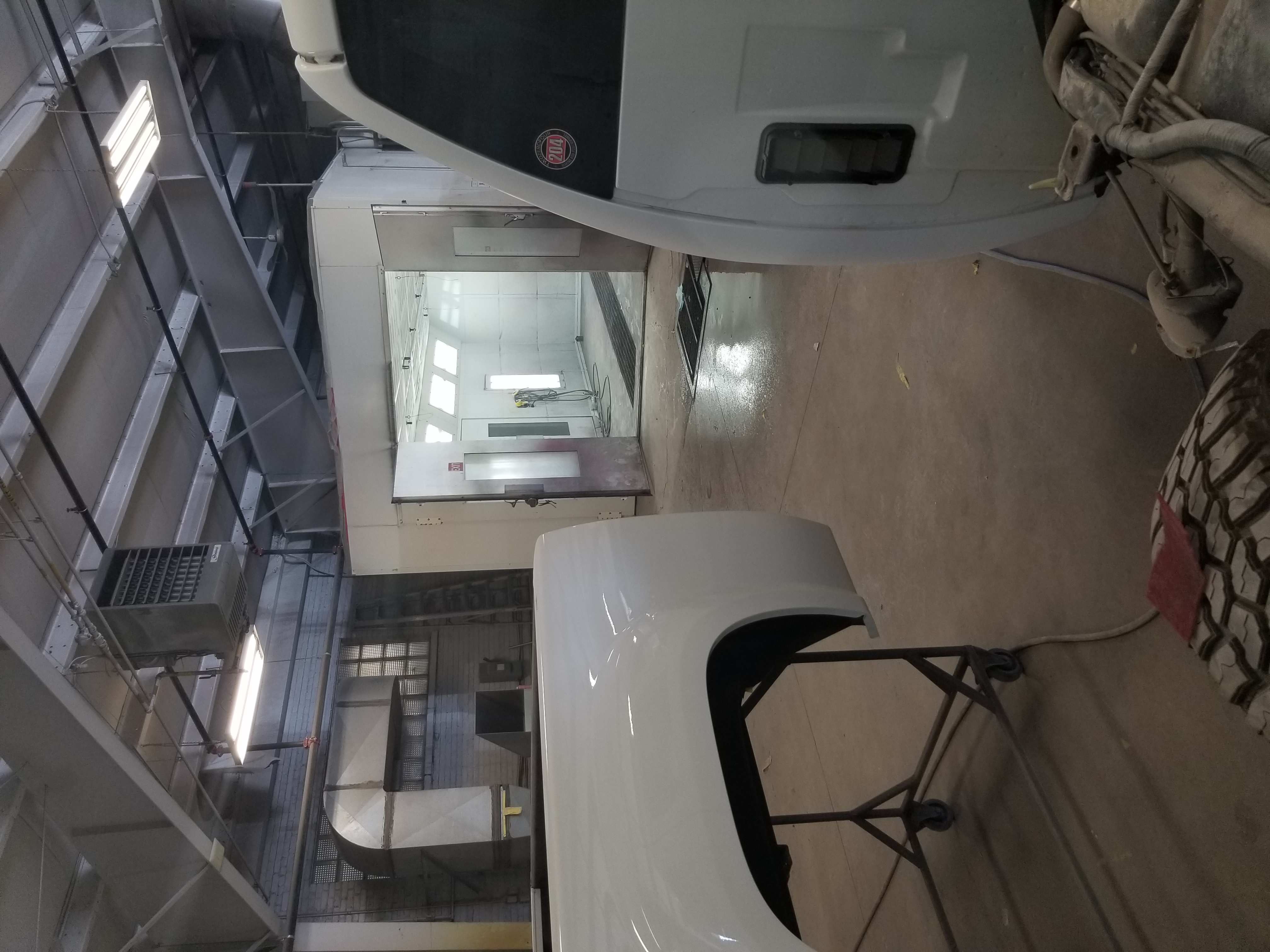 Vickar Ford Auto Body gallery 2