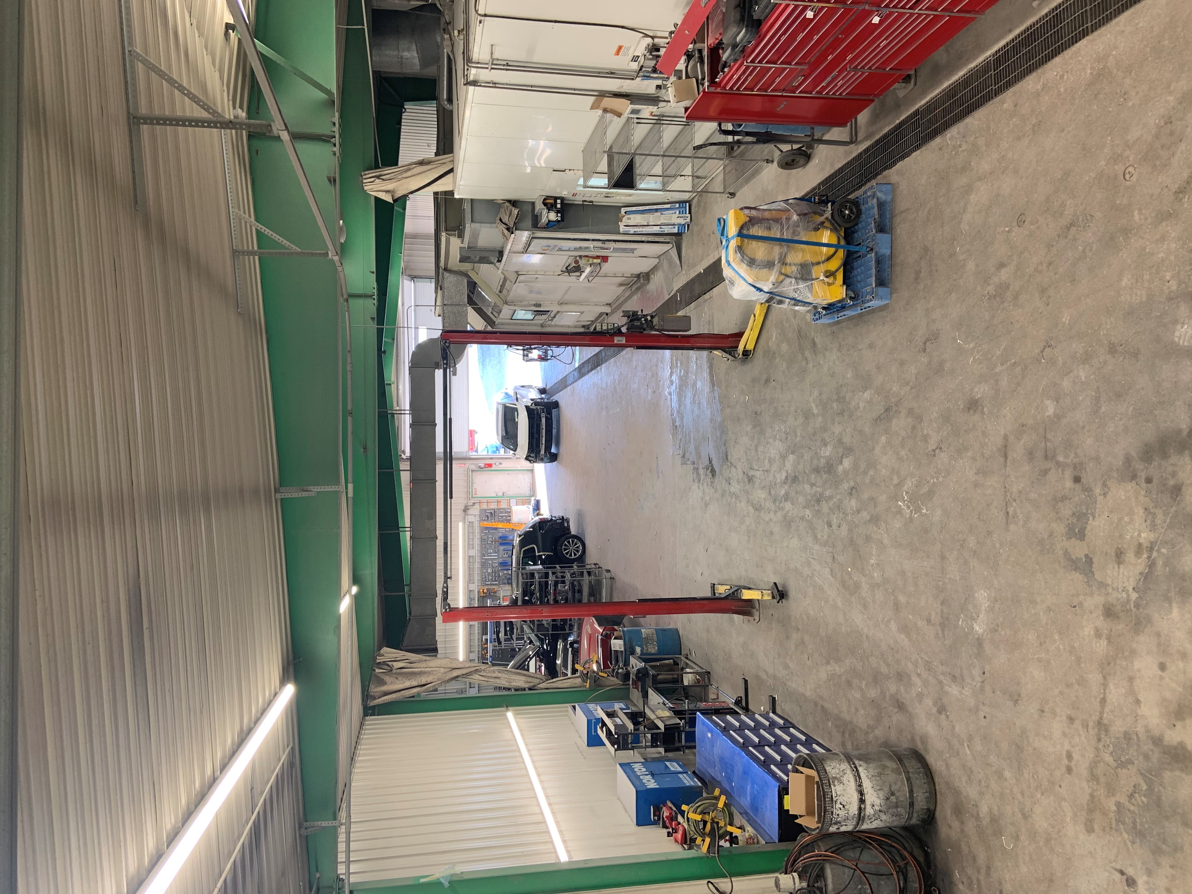 Moonlite Auto Body Ltd gallery 3