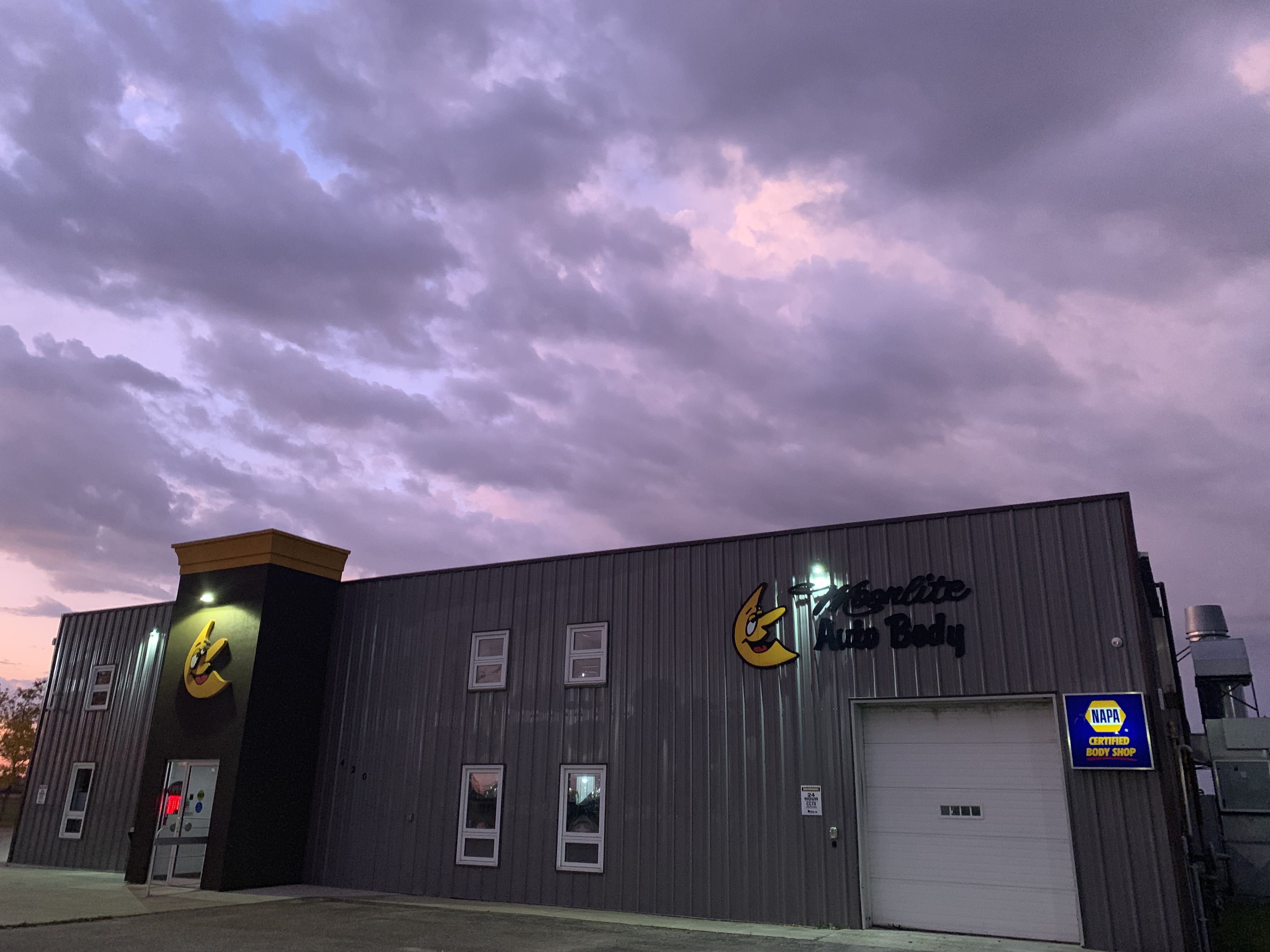 Moonlite Auto Body Ltd gallery 5
