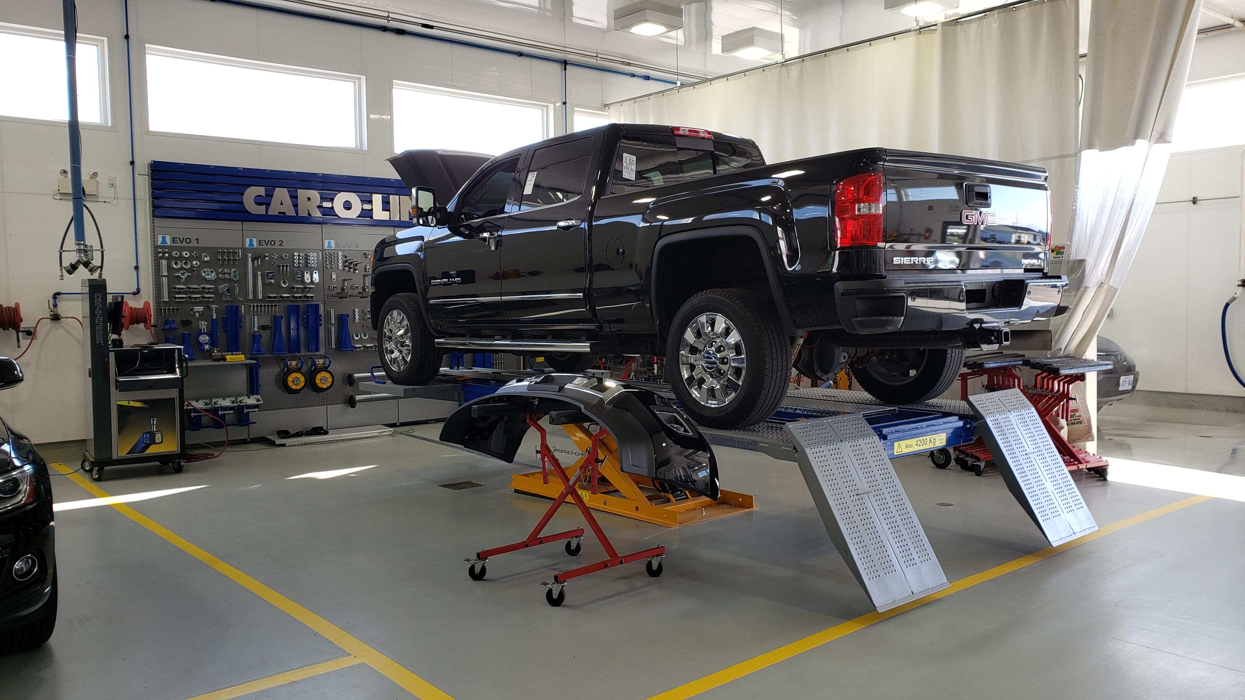 CSN Hutten Collision Centre Inc gallery 5
