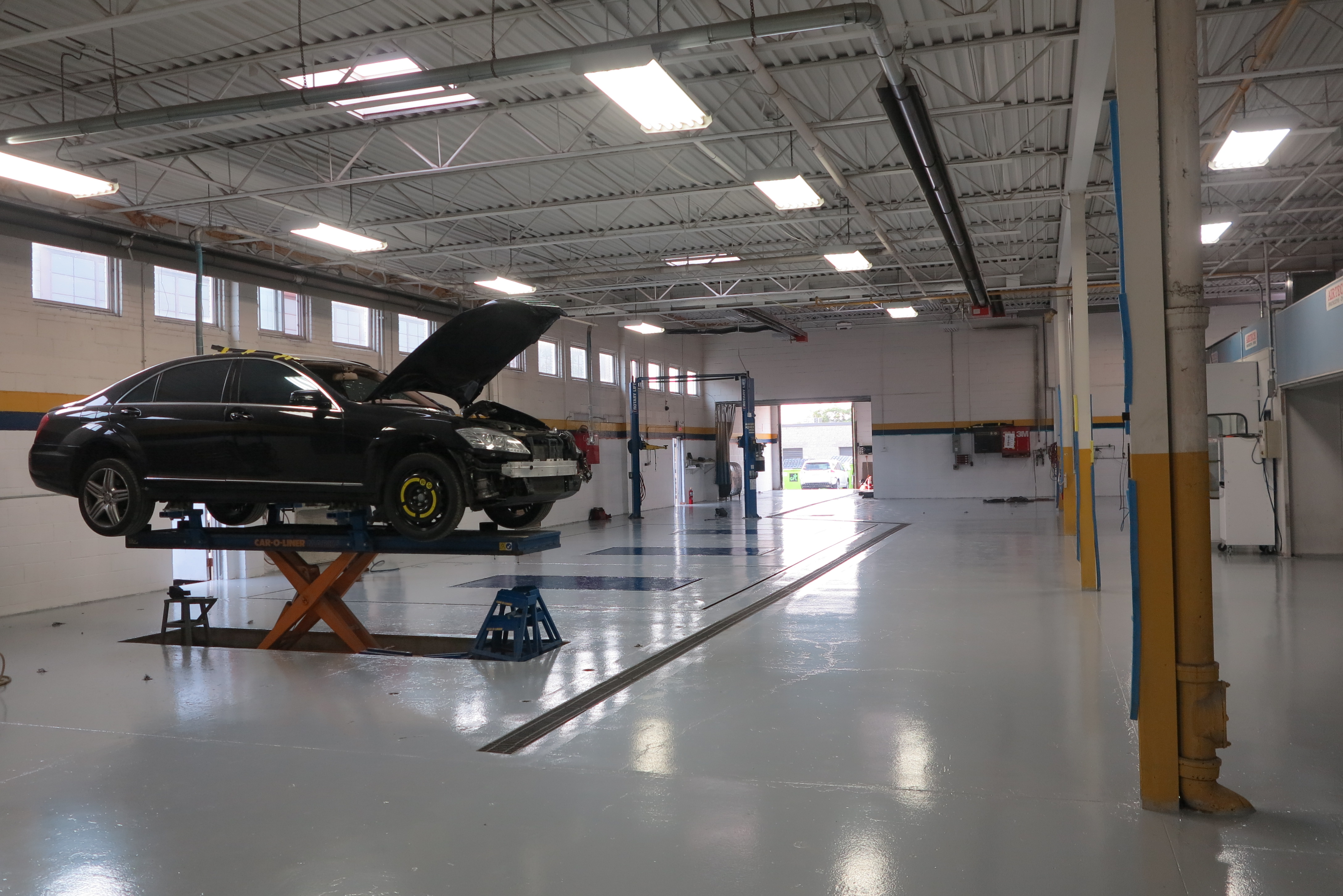 Leons Auto Body - North York gallery 3