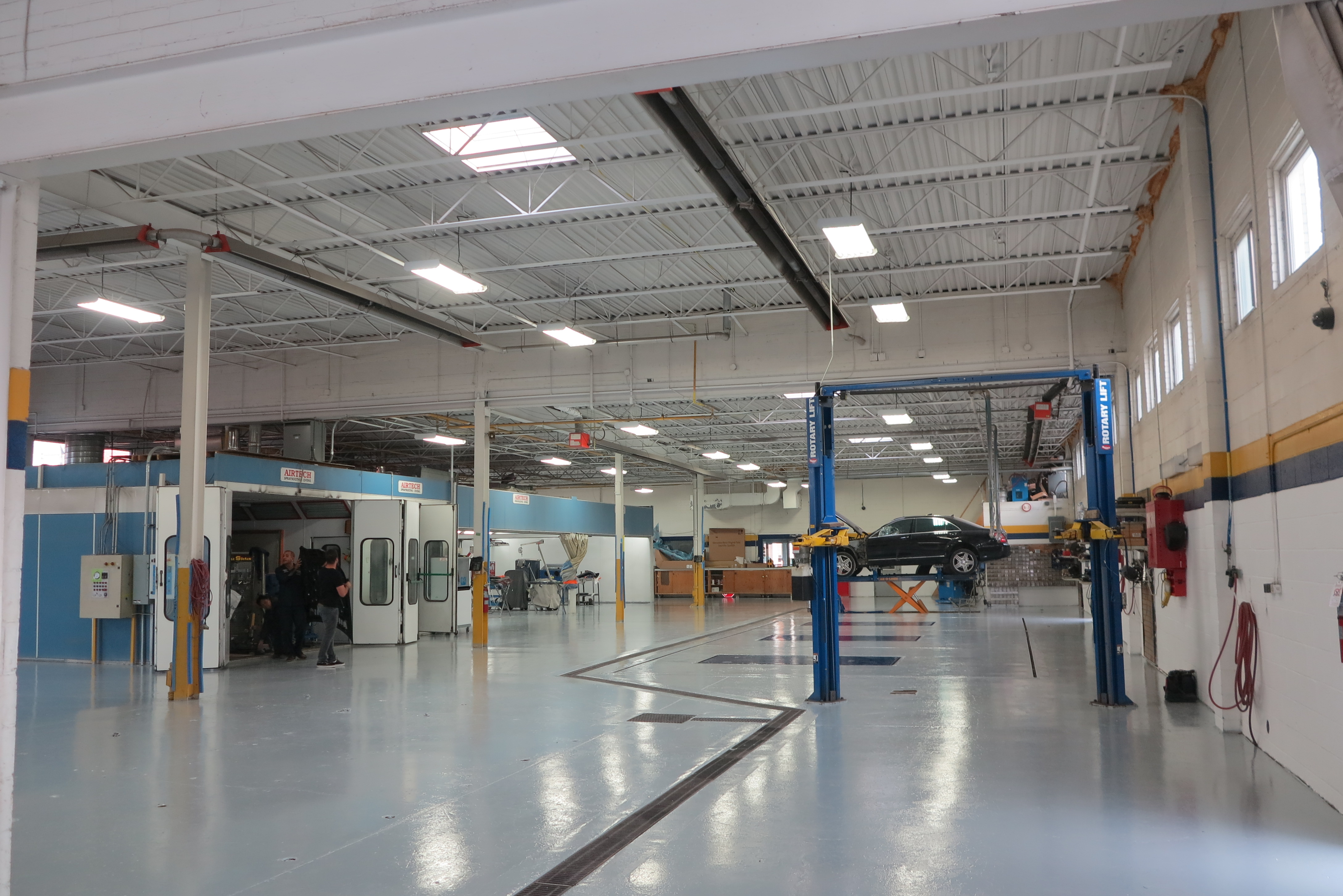 Leons Auto Body - North York gallery 6