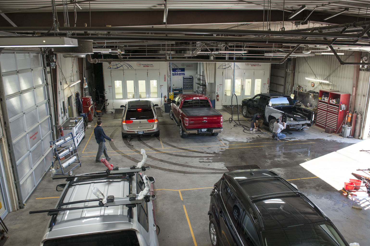 Hak's Auto Body Ltd. gallery 3