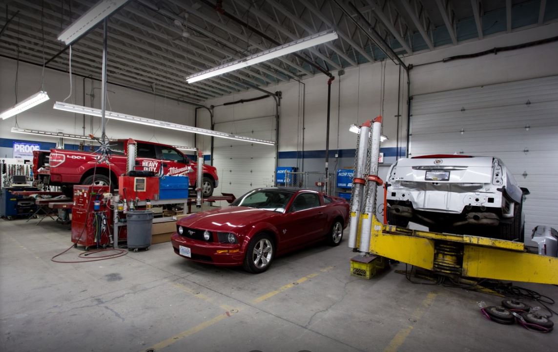 Dams Ford Collision gallery 5