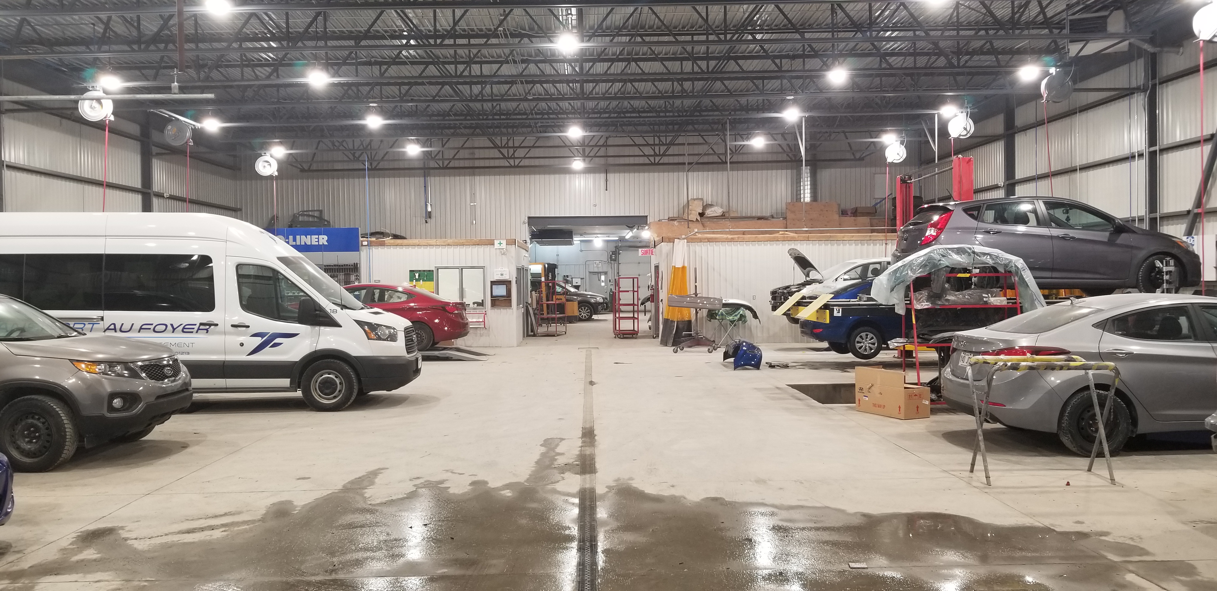 Centre De Collision Excellence Inc. gallery 5