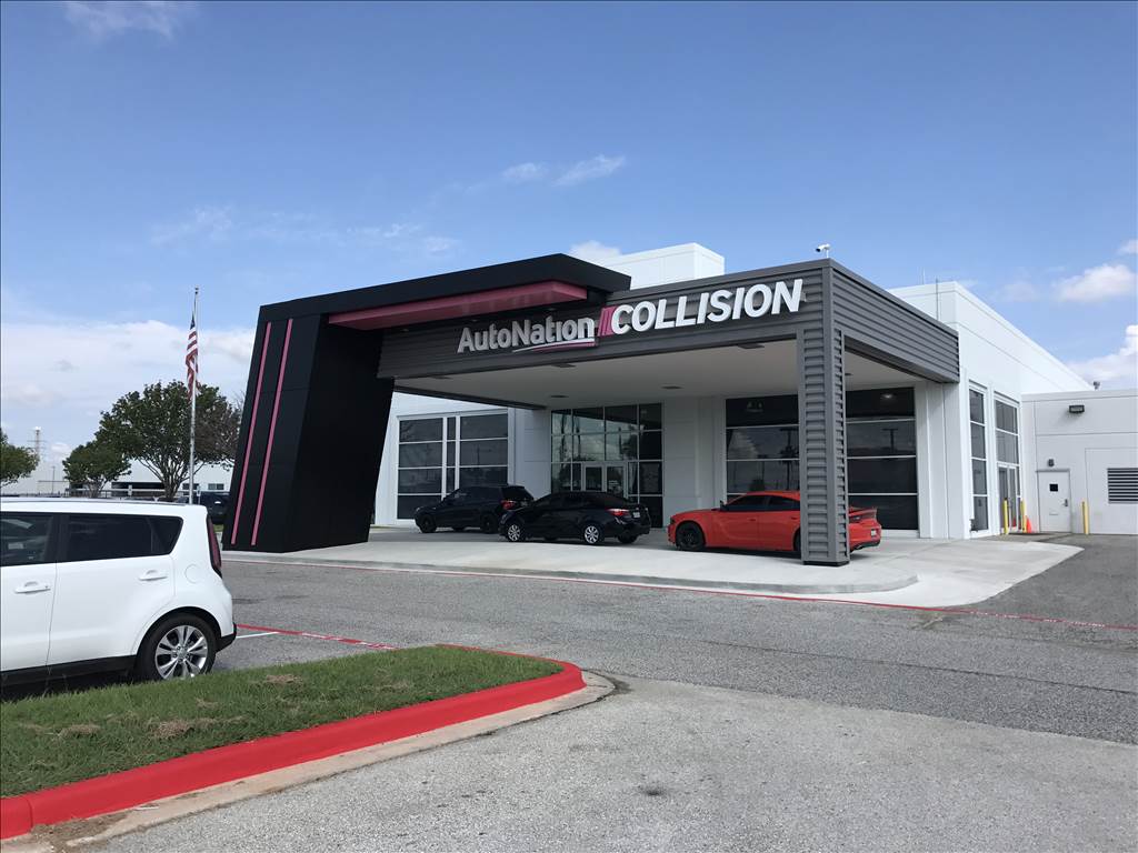 AutoNation Collision Center North Houston gallery 1