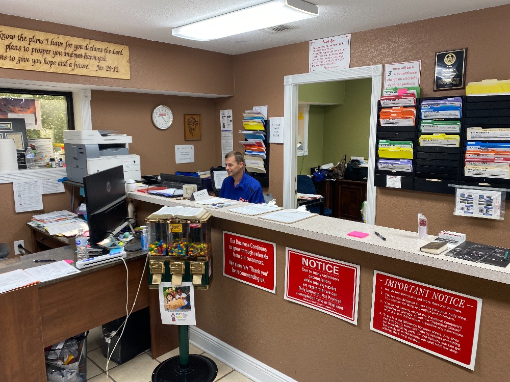 Richie's Collision Center gallery 2