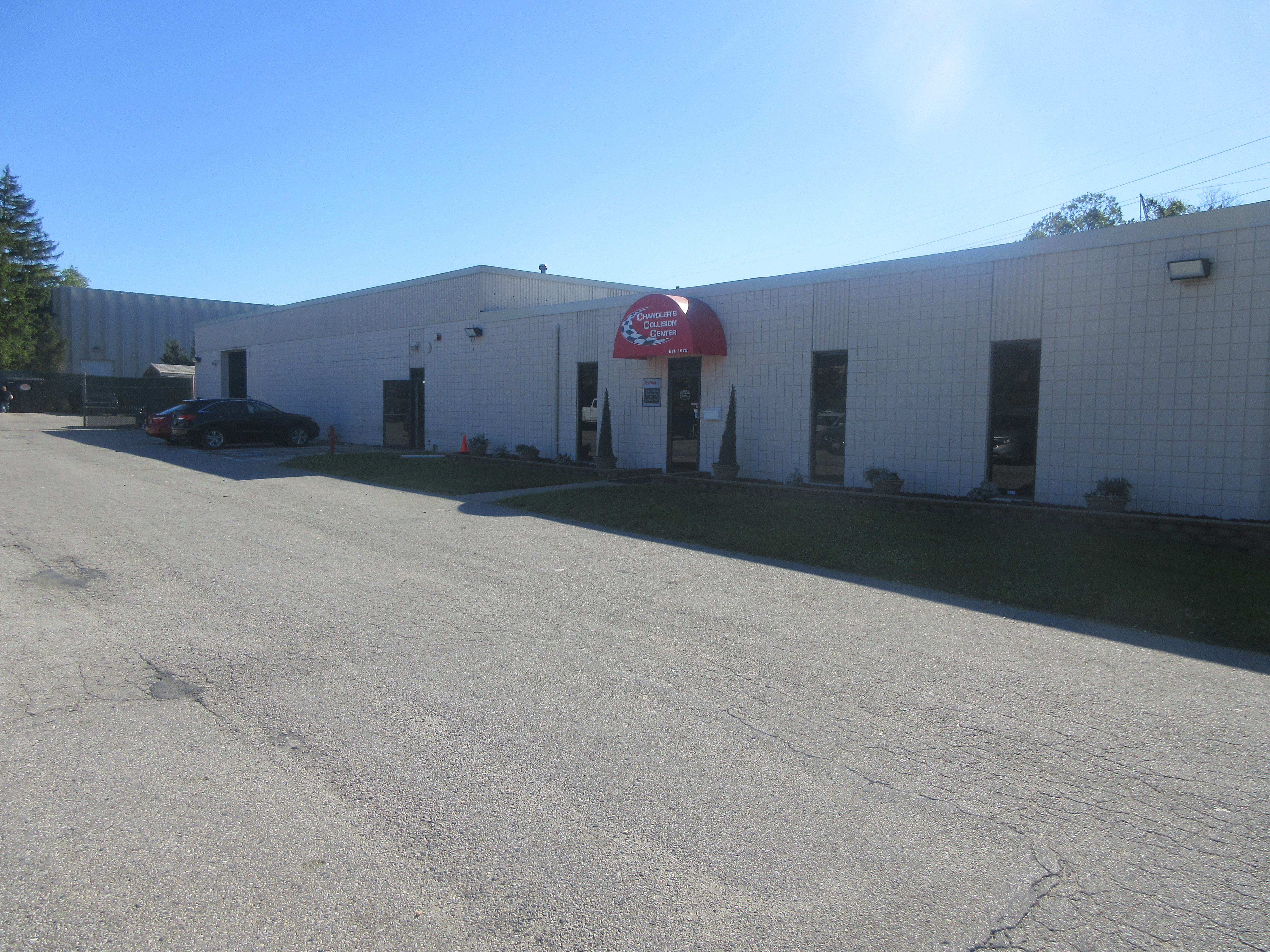 Chandlers Collision Center gallery 1