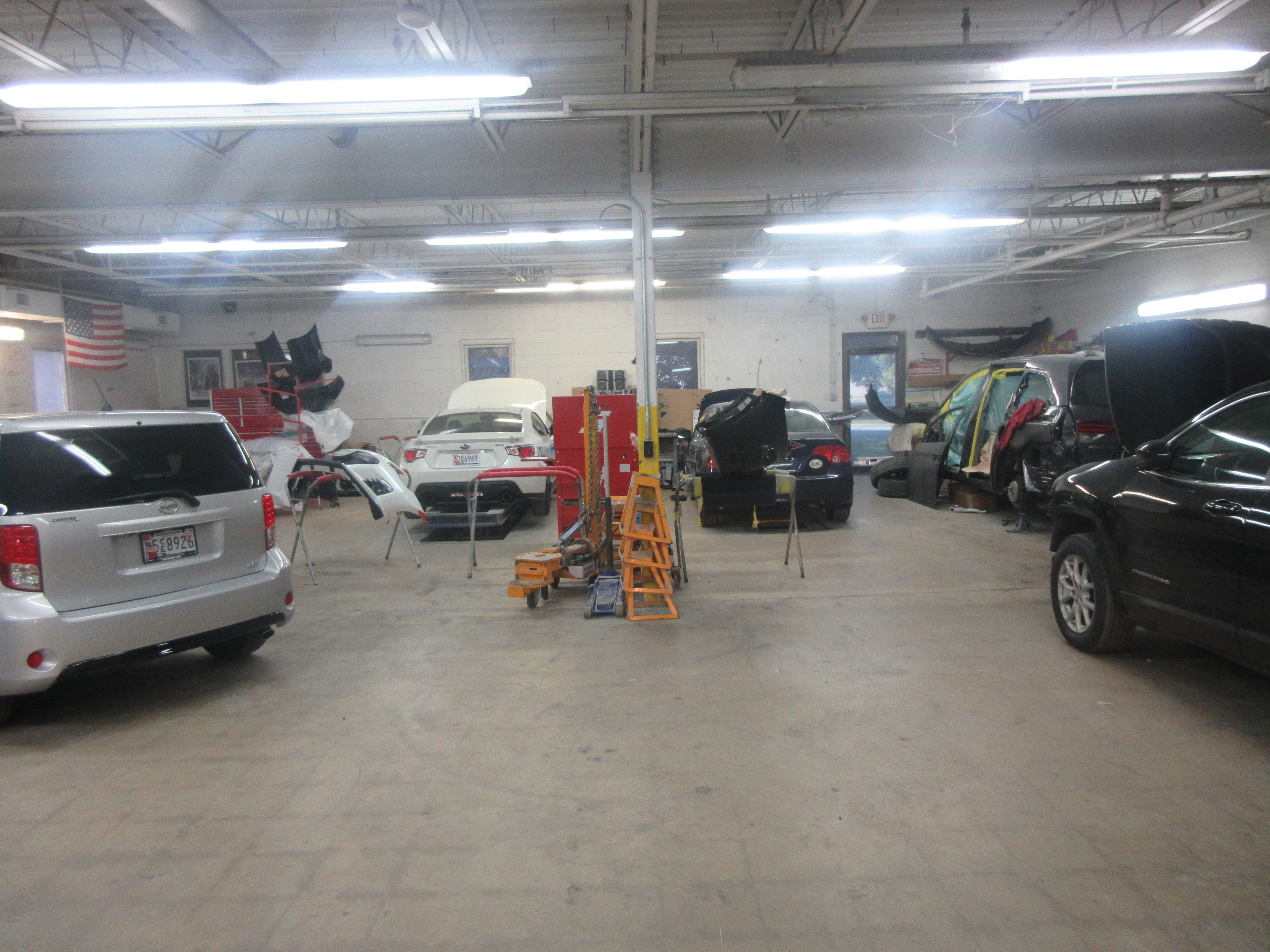 Chandlers Collision Center gallery 3