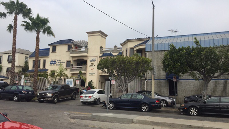 Harry's Auto Collision Center gallery 2