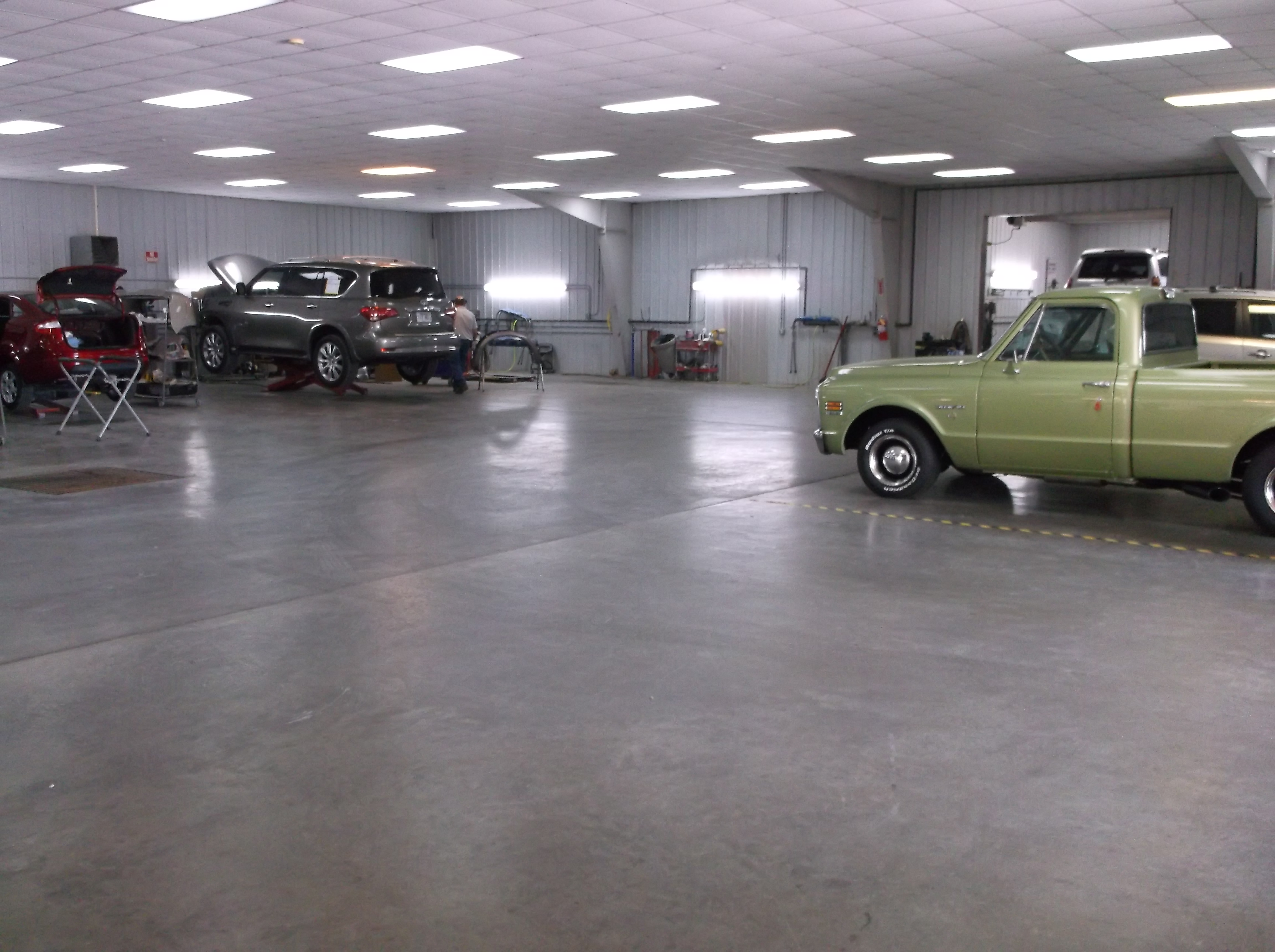 Charlie's Auto Paint & Body gallery 3