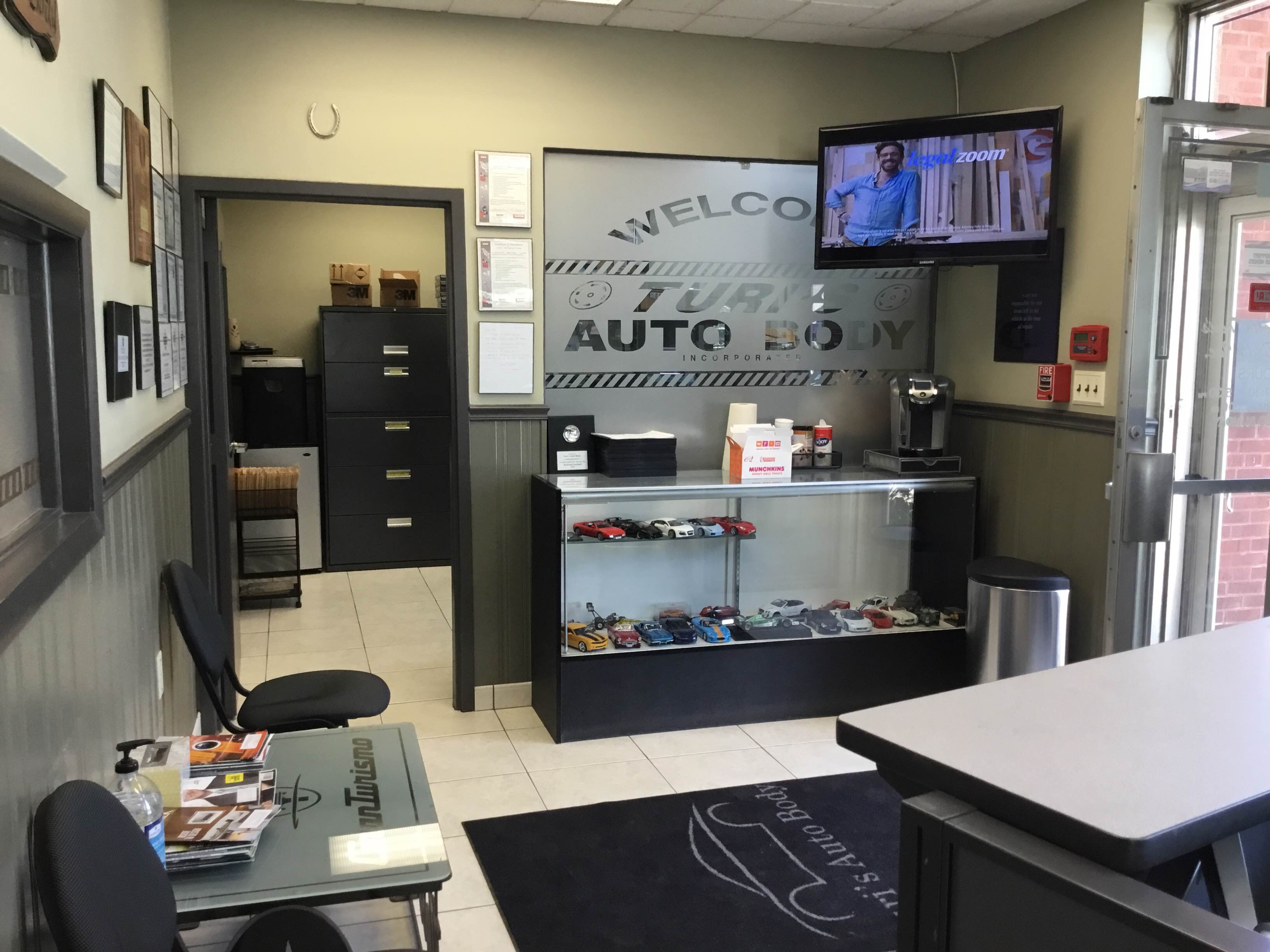 Turi's Auto Body Inc gallery 2