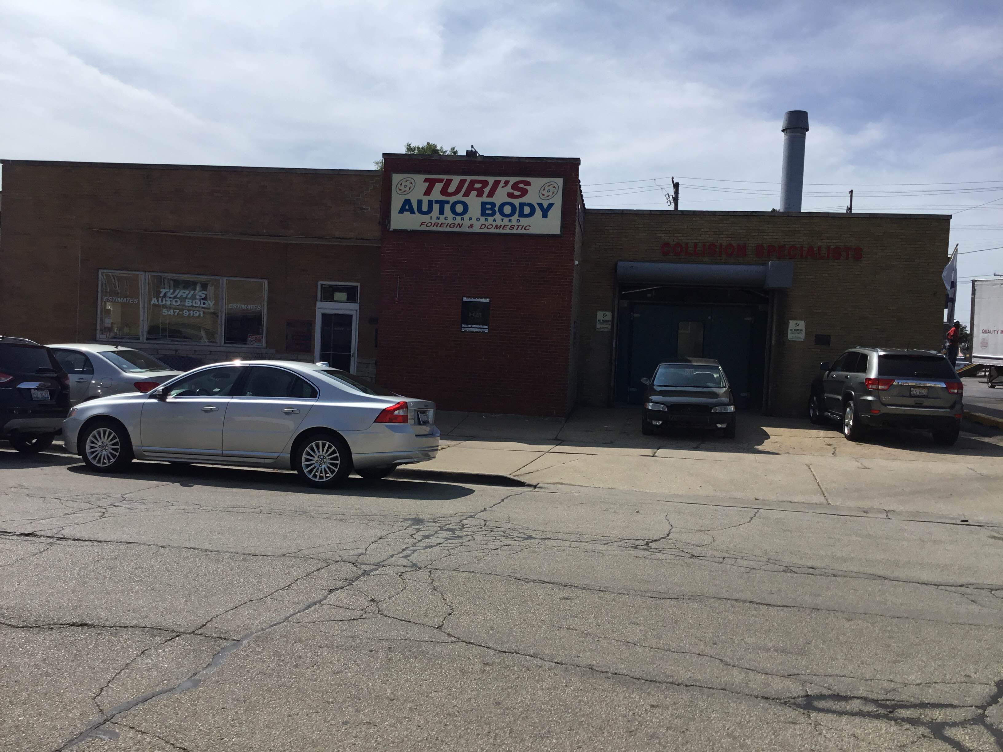 Turi's Auto Body Inc gallery 3