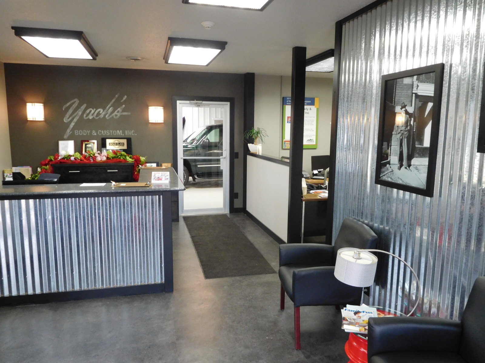 Yach's Body & Custom Inc gallery 2