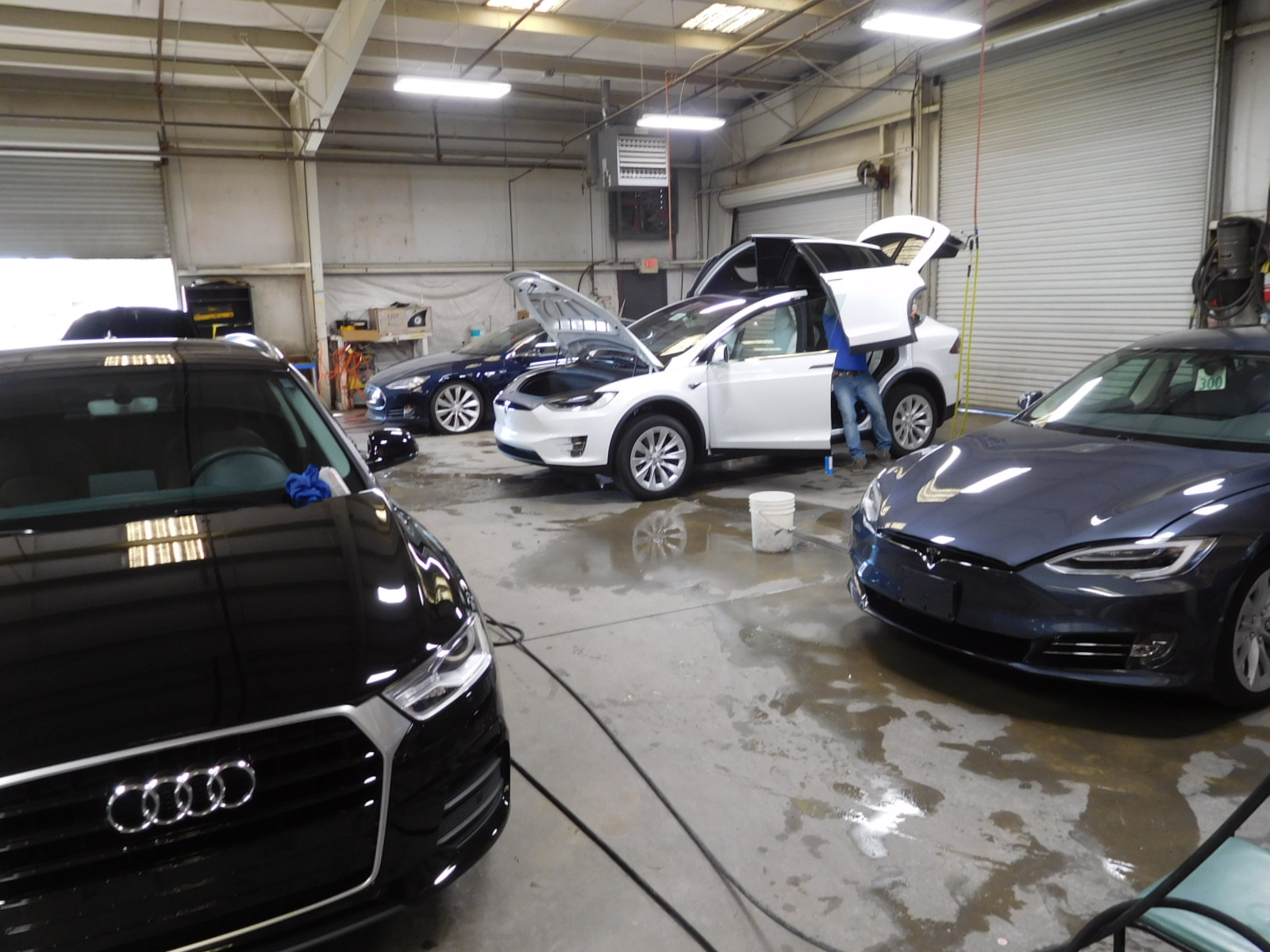 Magnum Collision Center gallery 2