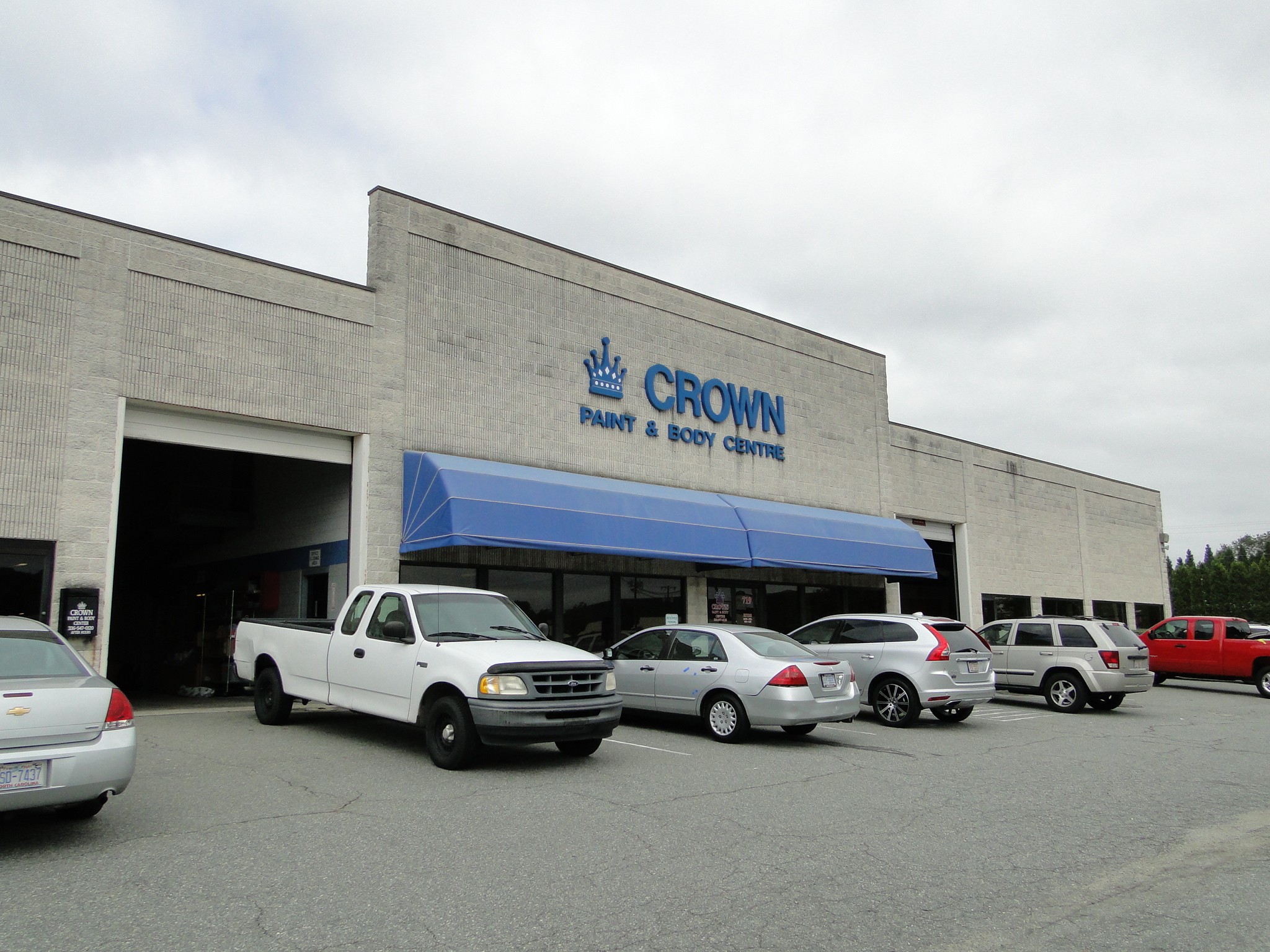 Greensboro Collision Center gallery 4